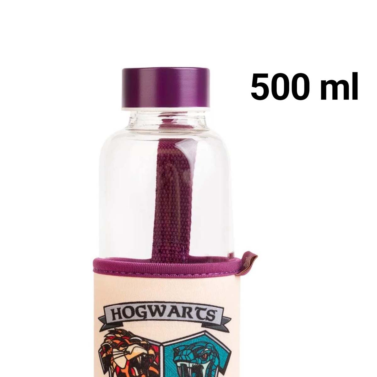 Una bottiglia d'acqua trasparente con coperchio viola e cinturino. Ha il logo di Hogwarts e indica 500 ml.