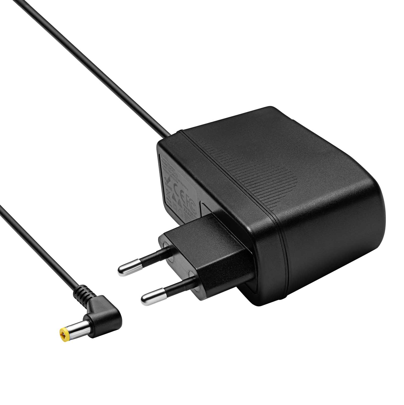 Czarny zasilacz z wtyczką dwupinową i kablem z żółtą końcówką, na białym tle.
