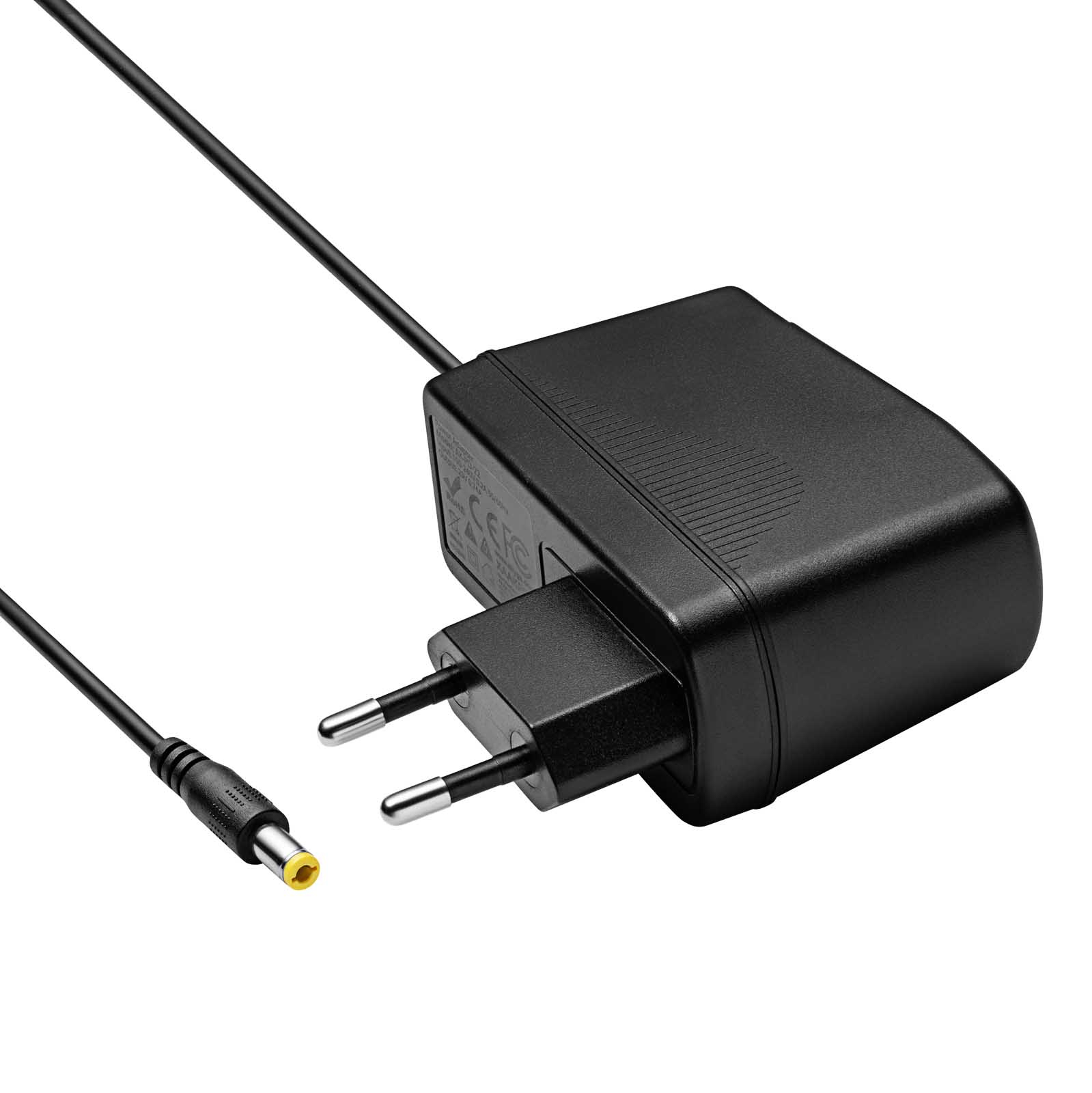 Czarny zasilacz z wtyczką i kablem z żółtą końcówką, na białym tle.