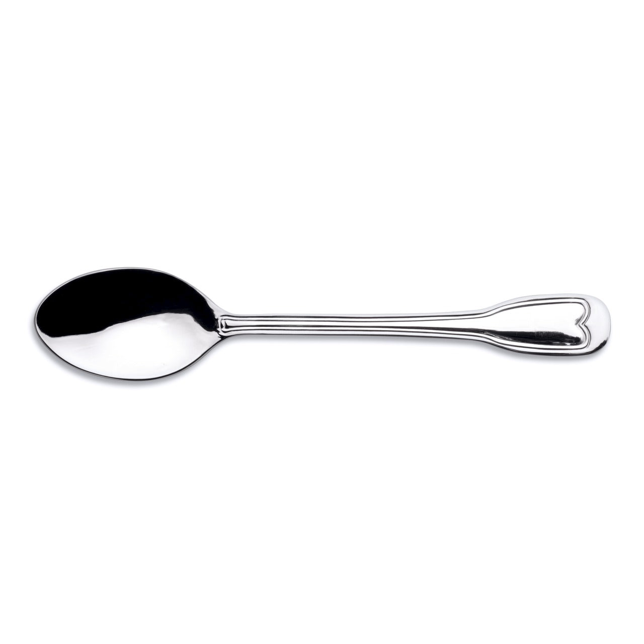 Een glanzende, zilveren lepel ligt horizontaal tegen een witte achtergrond. De lepel heeft een grote, ovale kom en een decoratief handvat.
