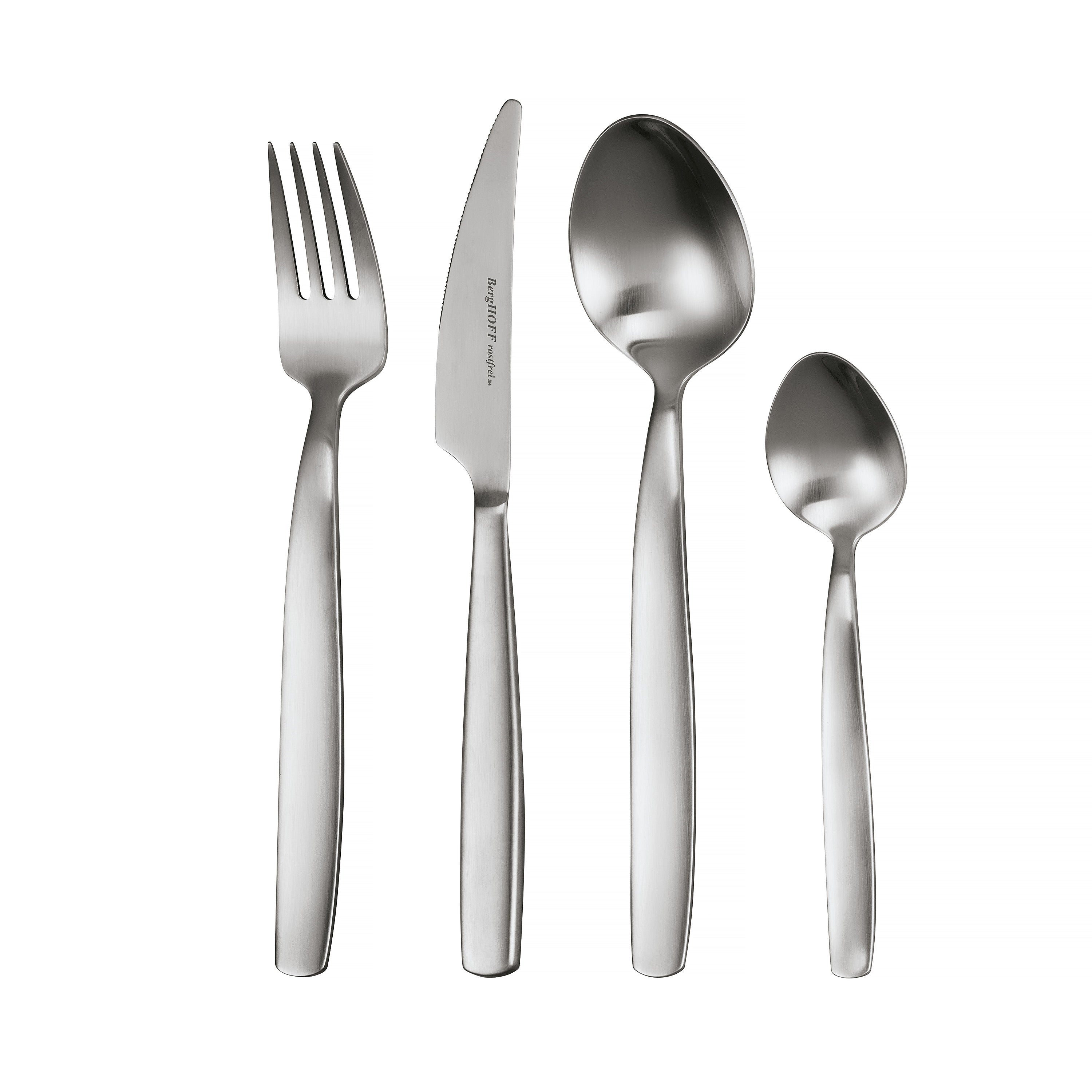 Vier bestekstukken op witte achtergrond: vork, mes, lepel en kleinere lepel. Allemaal zilver.