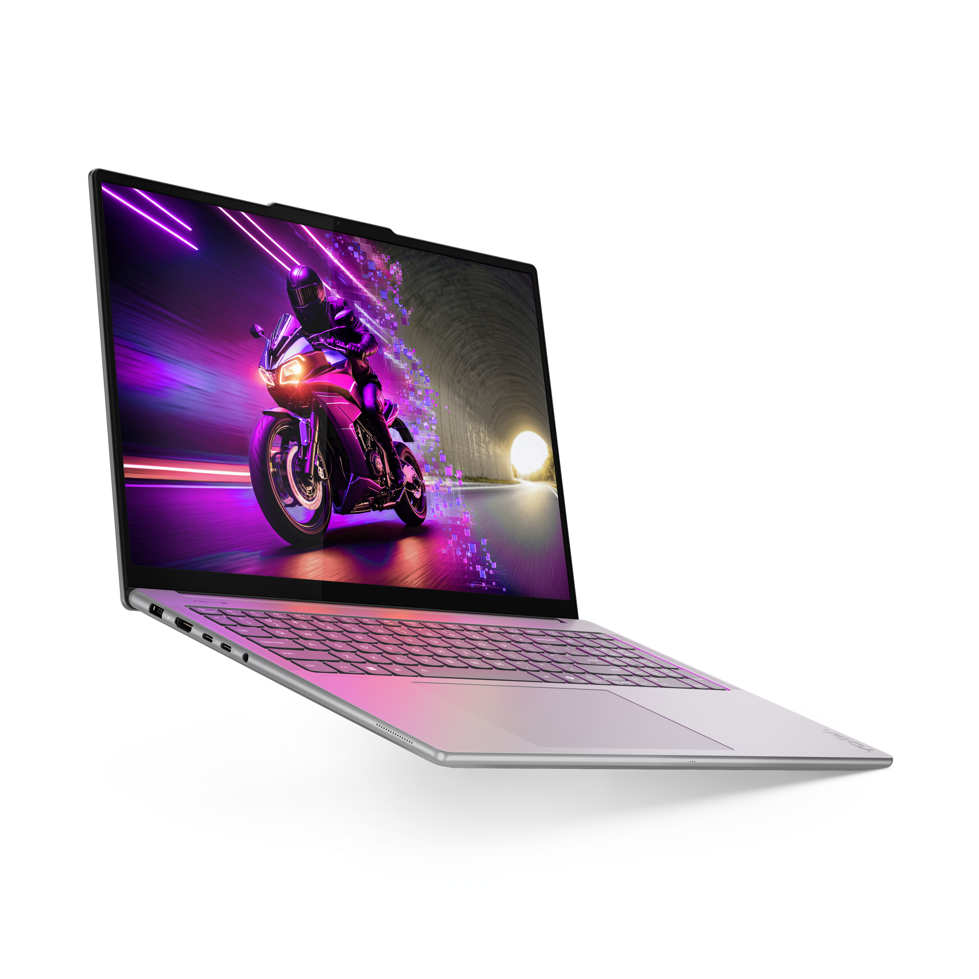 Ein Laptop zeigt ein Motorrad, das durch einen Tunnel rast. Der Laptop ist silberfarben und leicht abgewinkelt, mit weißem Hintergrund.