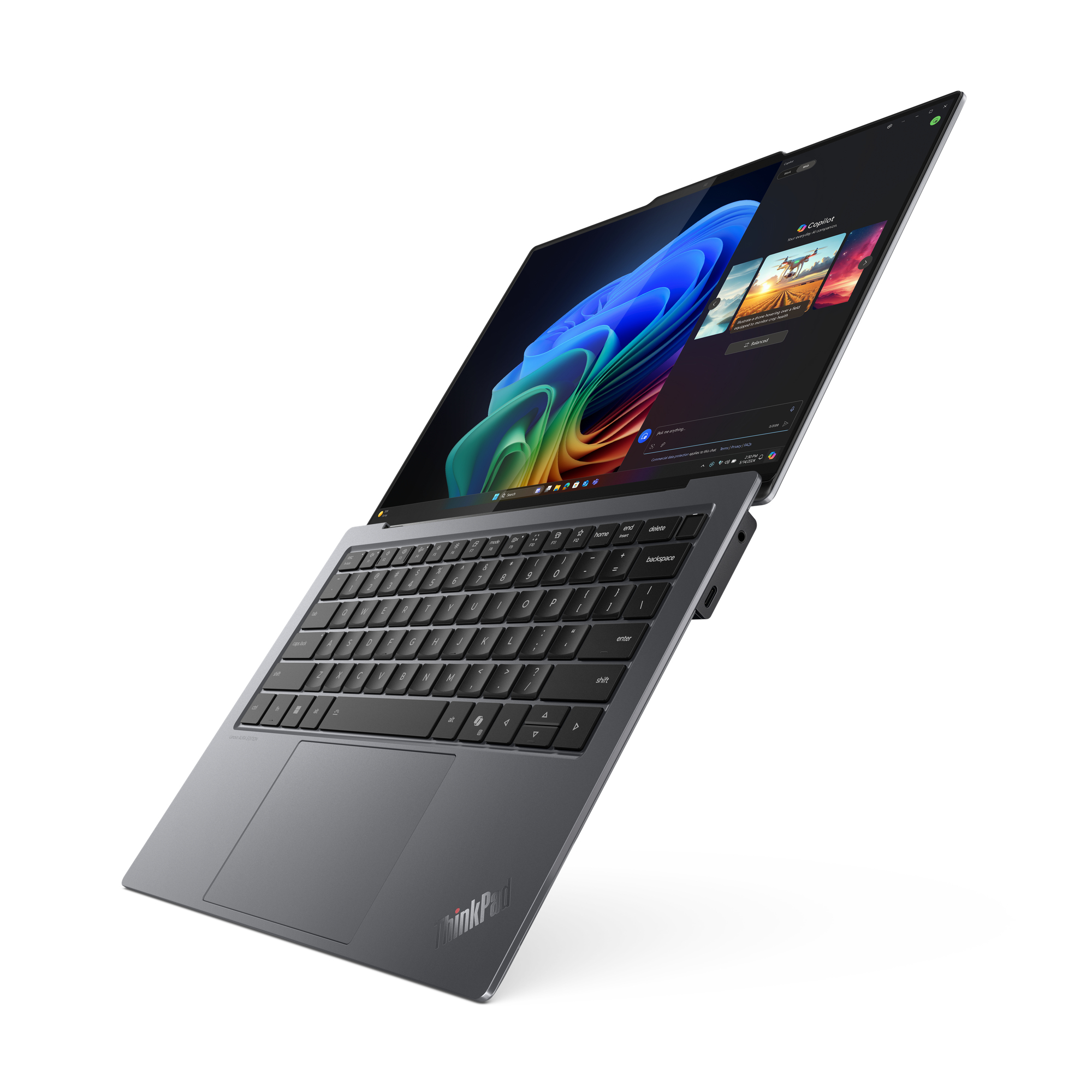 Ein graues ThinkPad-Laptop ist geöffnet und zum Betrachter geneigt. Der Bildschirm zeigt ein farbenfrohes Bild. Die Tastatur ist sichtbar.