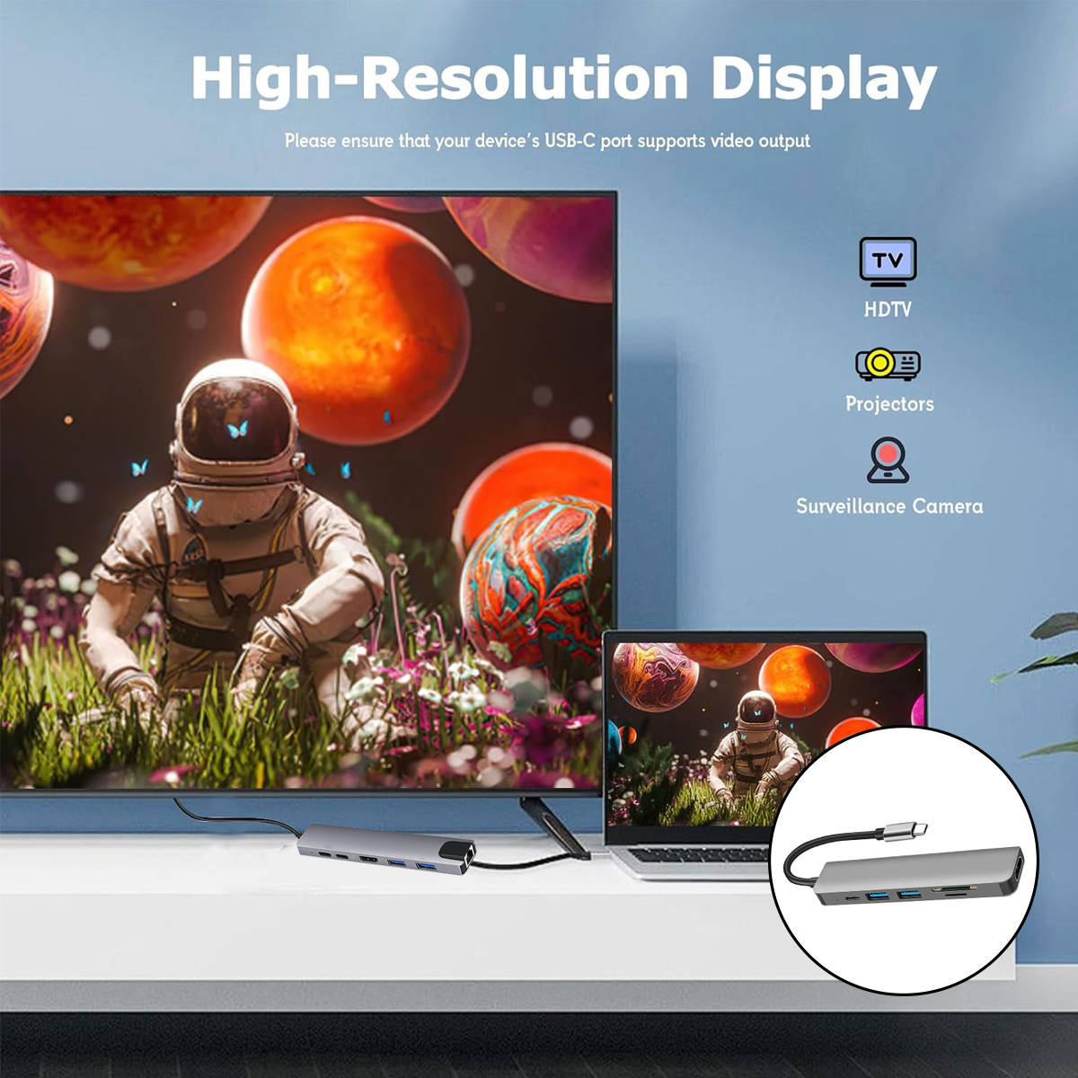 Ein Astronaut auf einem Bildschirm, verbunden mit einem Laptop und einem Gerät. Der Bildschirm zeigt Planeten. Symbole für TV, HDTV, Projektoren und Kamera.