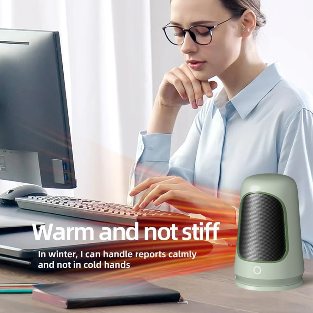 Eine Frau mit Brille arbeitet an einem Schreibtisch mit einem Heizgerät. Ein Computer und eine Tastatur sind sichtbar. Text: 'Warm und nicht steif'.