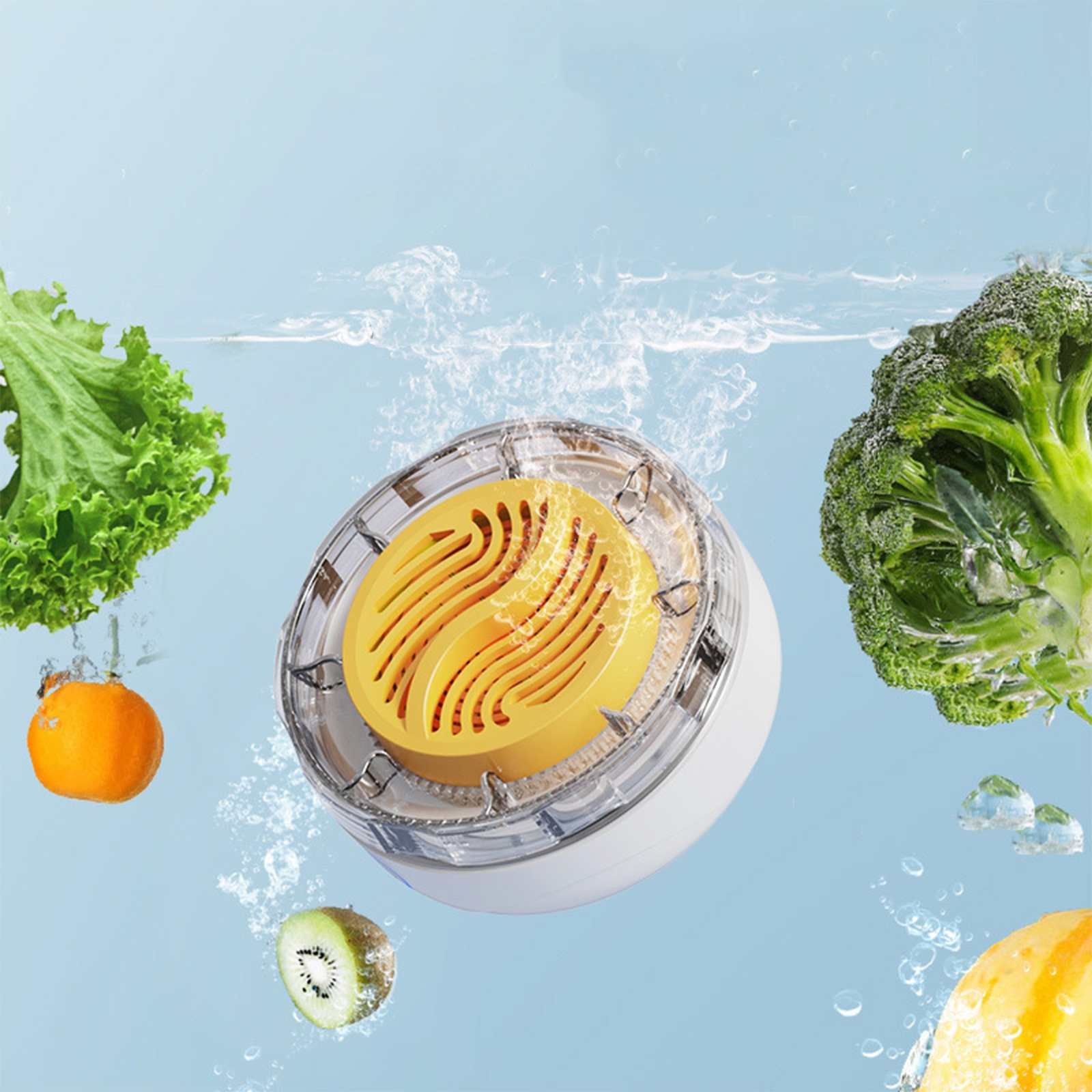 Ein Gerät zur Reinigung von Obst und Gemüse in Wasser, umgeben von Brokkoli, Salat, Kiwi und einer Orange auf hellblauem Hintergrund.