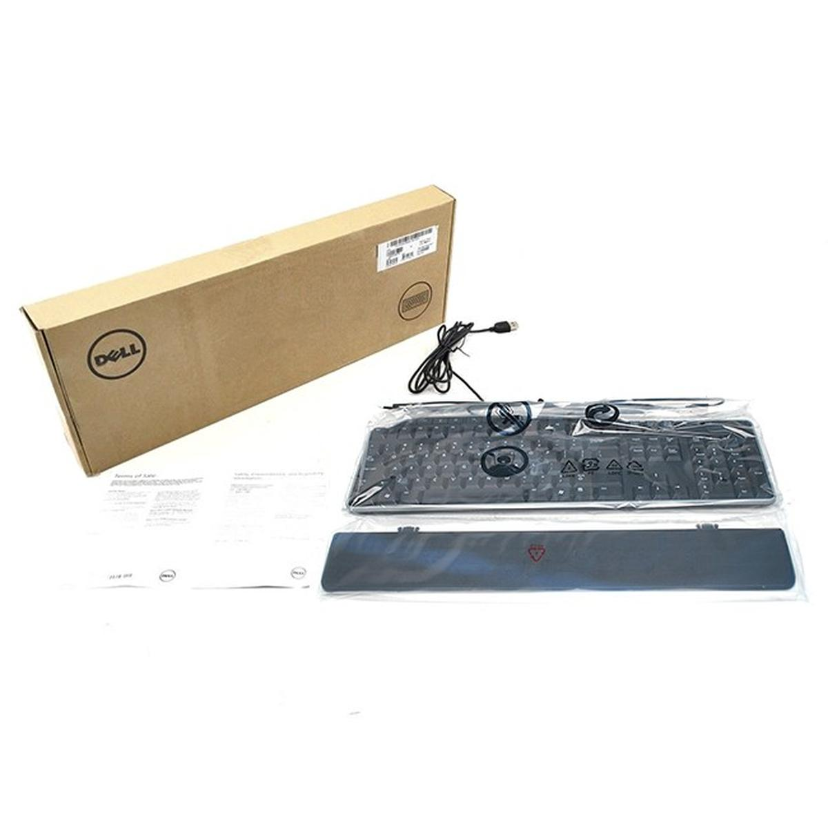 Un set tastiera Dell, in scatola, con poggiapolsi e documentazione, su sfondo bianco. La tastiera è in plastica.