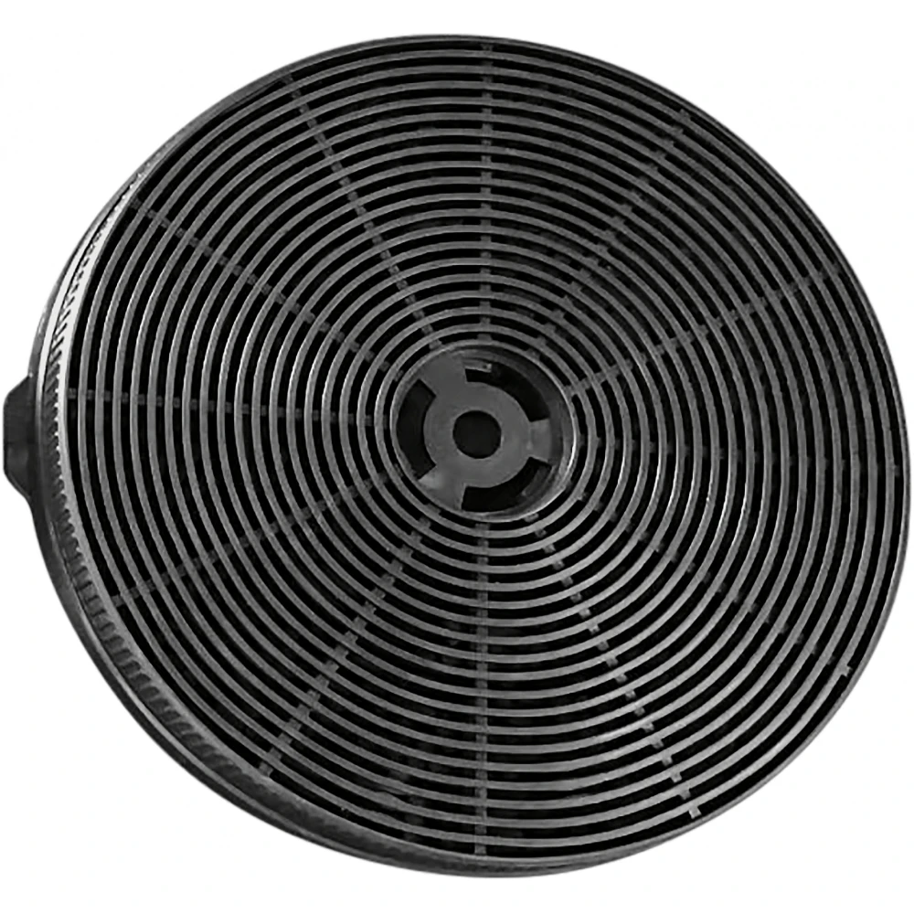 Okrągły, czarny filtr węglowy z koncentrycznymi rowkami. Widoczny jest mały, ciemnoszary otwór centralny.