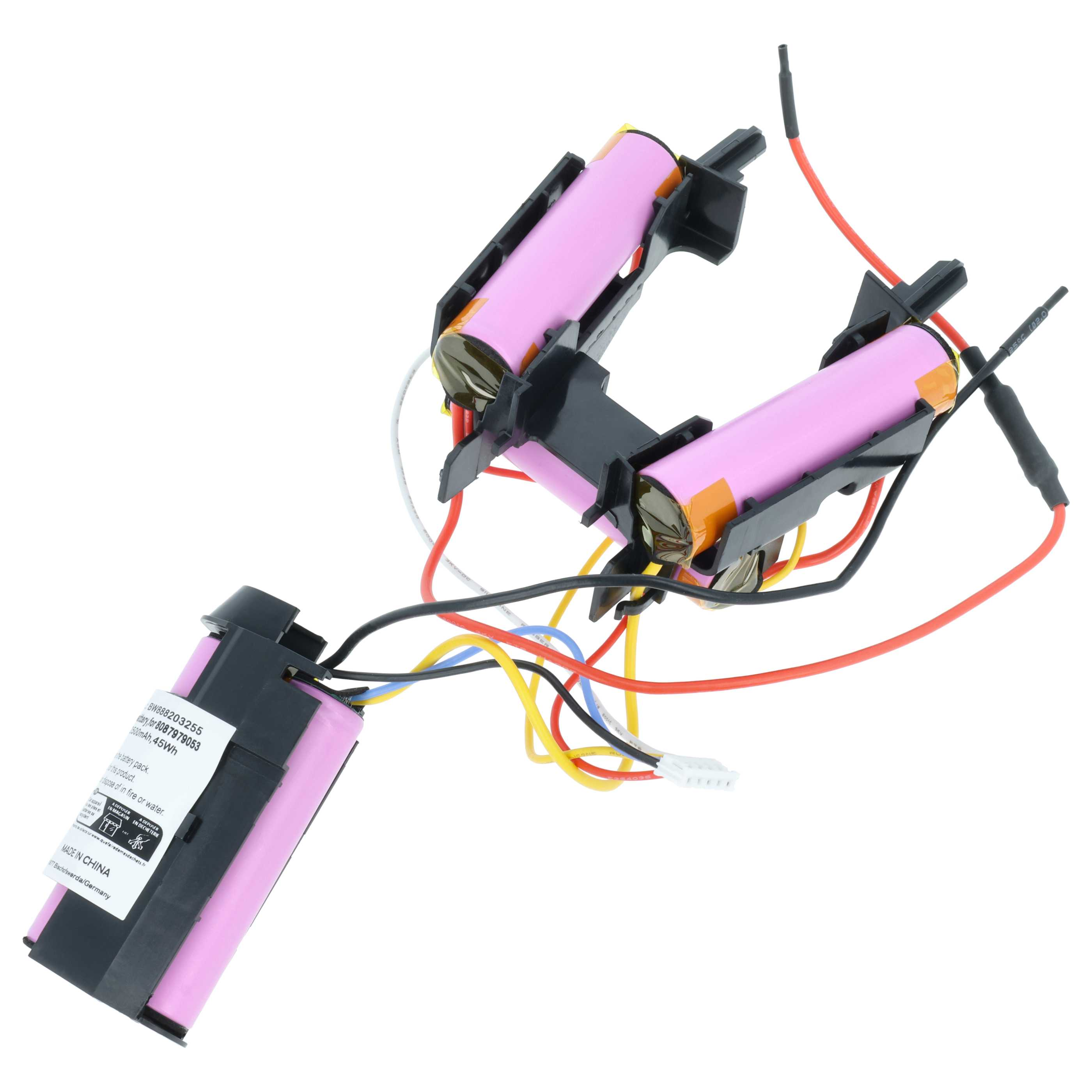 Rosa Batterien mit schwarzen Haltern, verbunden durch farbige Kabel vor weißem Hintergrund.
