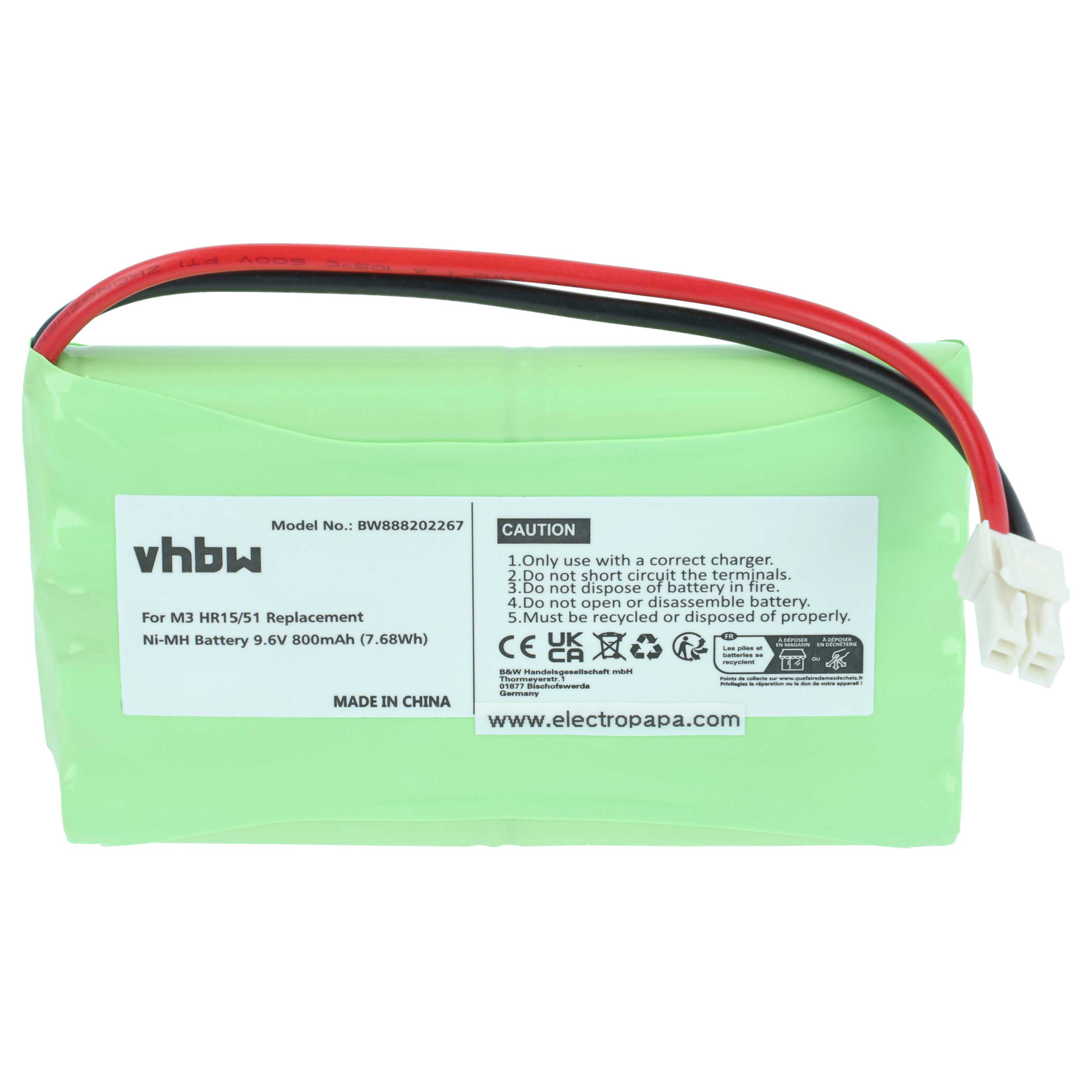 Ein grünes Batteriepack mit roten und schwarzen Drähten, einem weißen Stecker und Warnhinweisen.