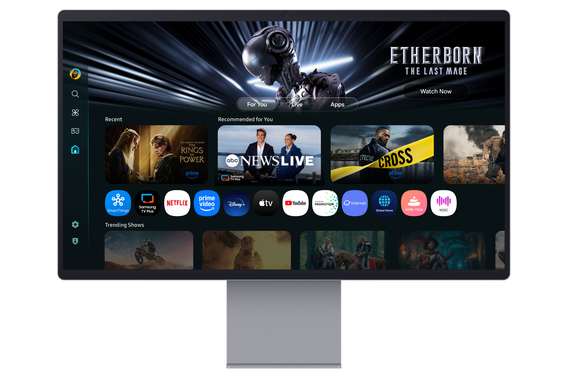 Uno schermo TV mostra un'interfaccia di servizio di streaming. Gli spettacoli in evidenza includono 'Il Signore degli Anelli' e 'Etherborn: The Last Mage'.