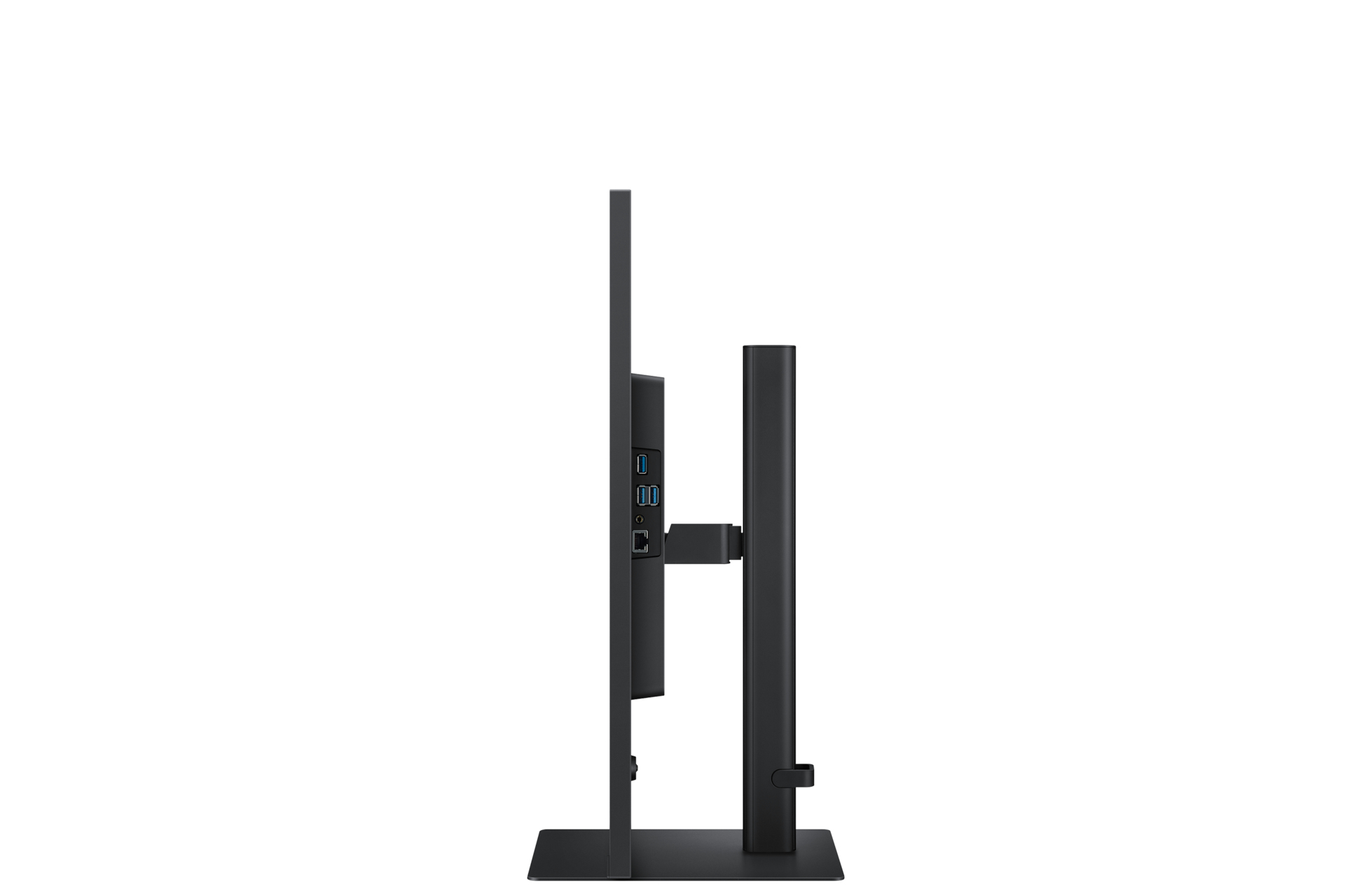 Widok z boku czarnego monitora komputera ze stojakiem. Monitor ma cienką ramkę i kilka portów. Białe tło.