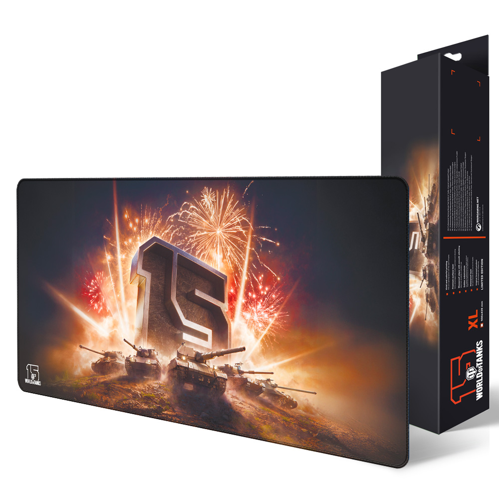 Mauspad mit Panzern, Feuerwerk und einer großen "15" zur Feier von World of Tanks. Schwarze Box rechts.