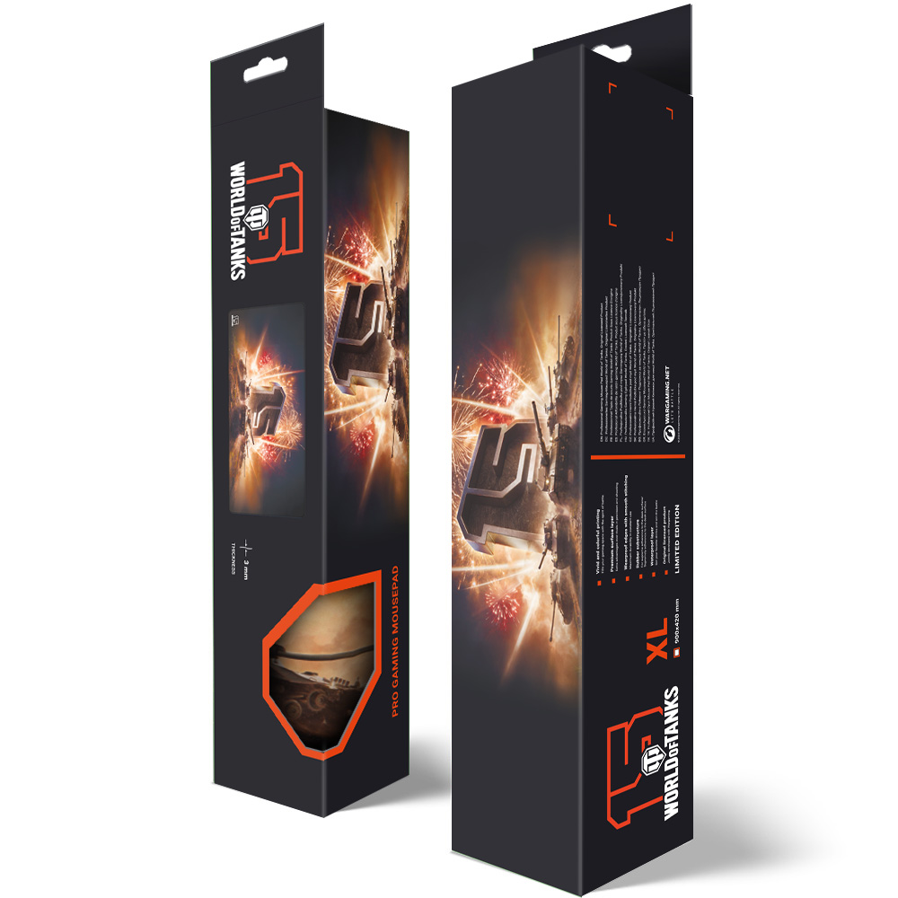 Zwei schwarze Schachteln mit World of Tanks XL-Mauspad. Die Schachteln haben das Logo und Bilder von Panzern und Feuerwerk.