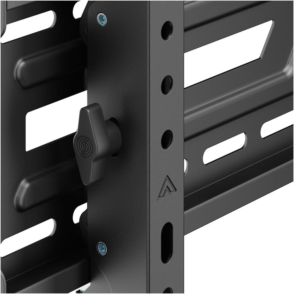 Close-up van een zwart metalen rek met knop en gaten. Het rek heeft een driehoekig logo en sleuven.