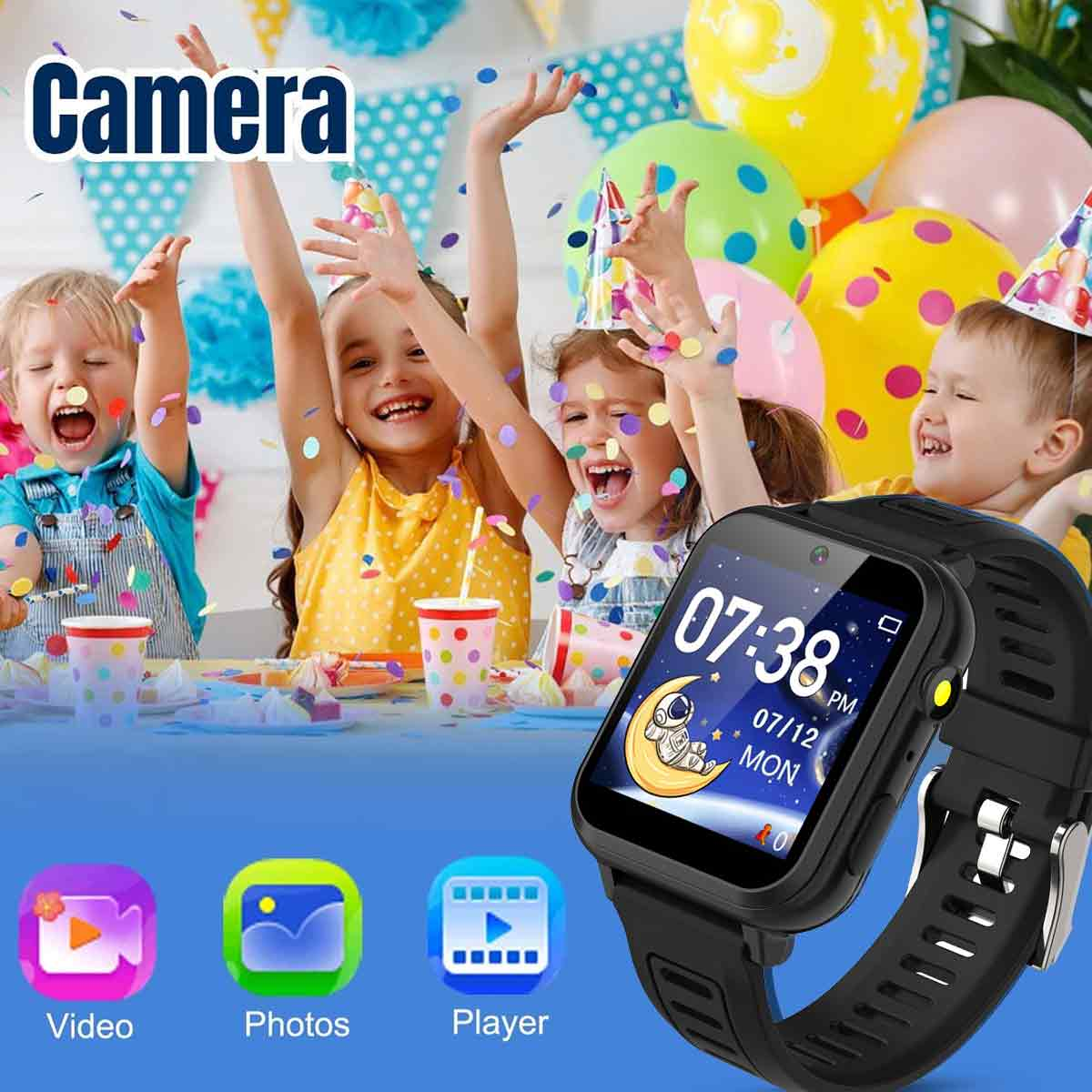 Kinder feiern, Konfetti in der Luft. Eine Smartwatch zeigt die Uhrzeit an. Partyballons im Hintergrund.