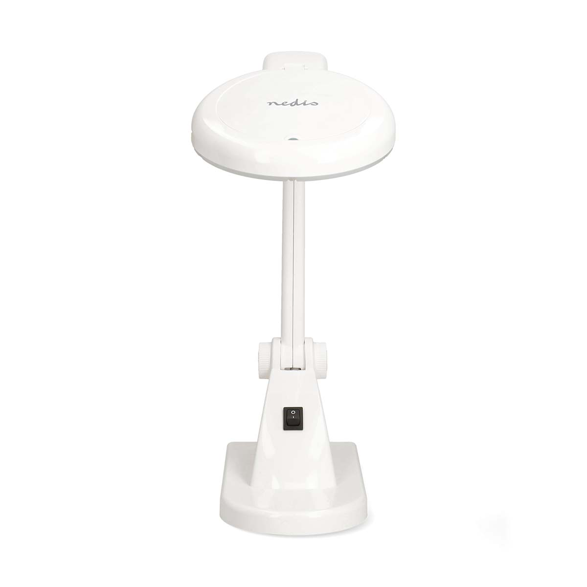 Een witte vergrootlamp met een ronde kop, een lange steel en een rechthoekige voet. De lamp heeft een aan/uit-knop.