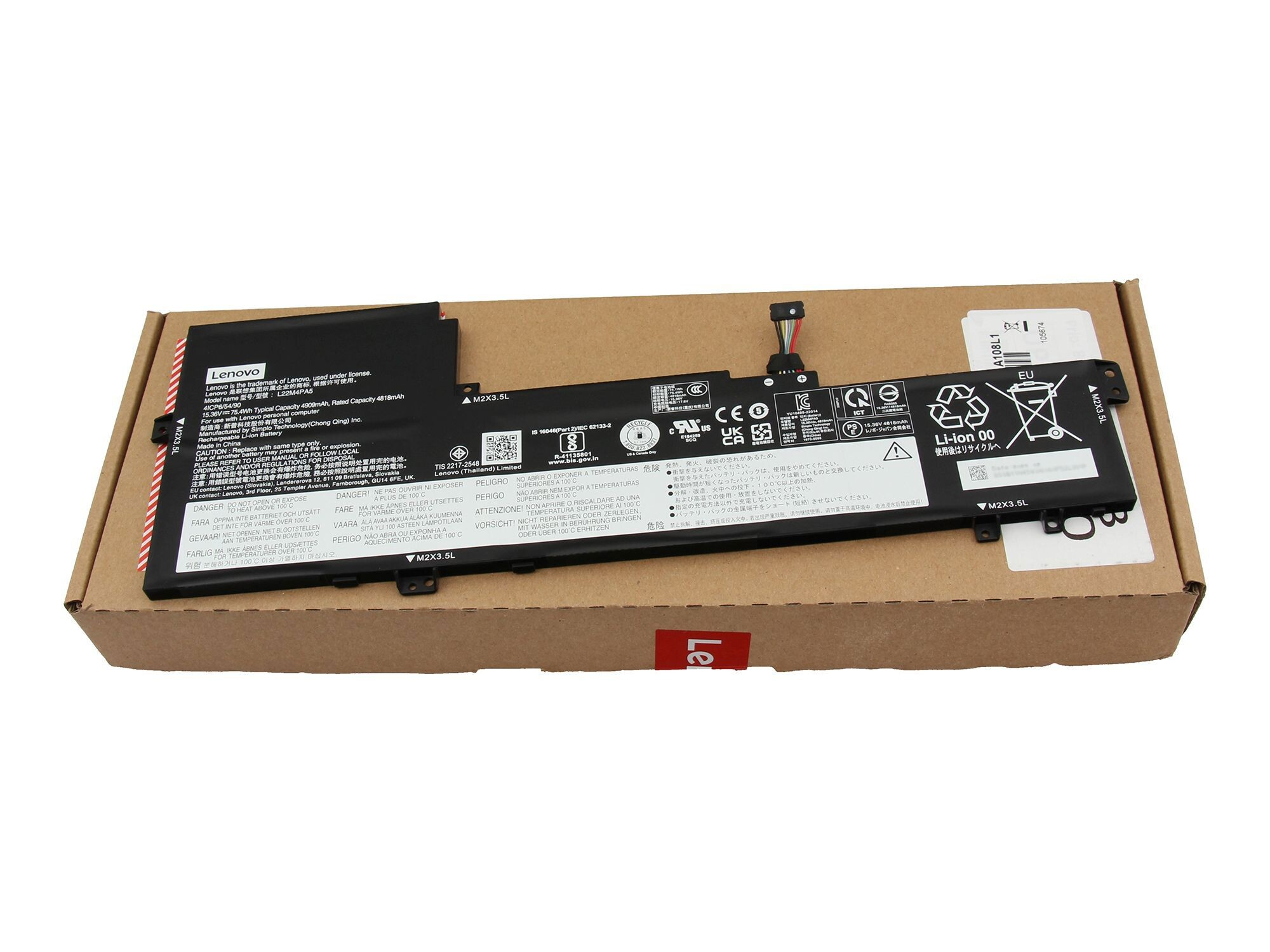 Laptop-Akkupack in einem Karton mit Lenovo-Branding und Warnhinweisen.