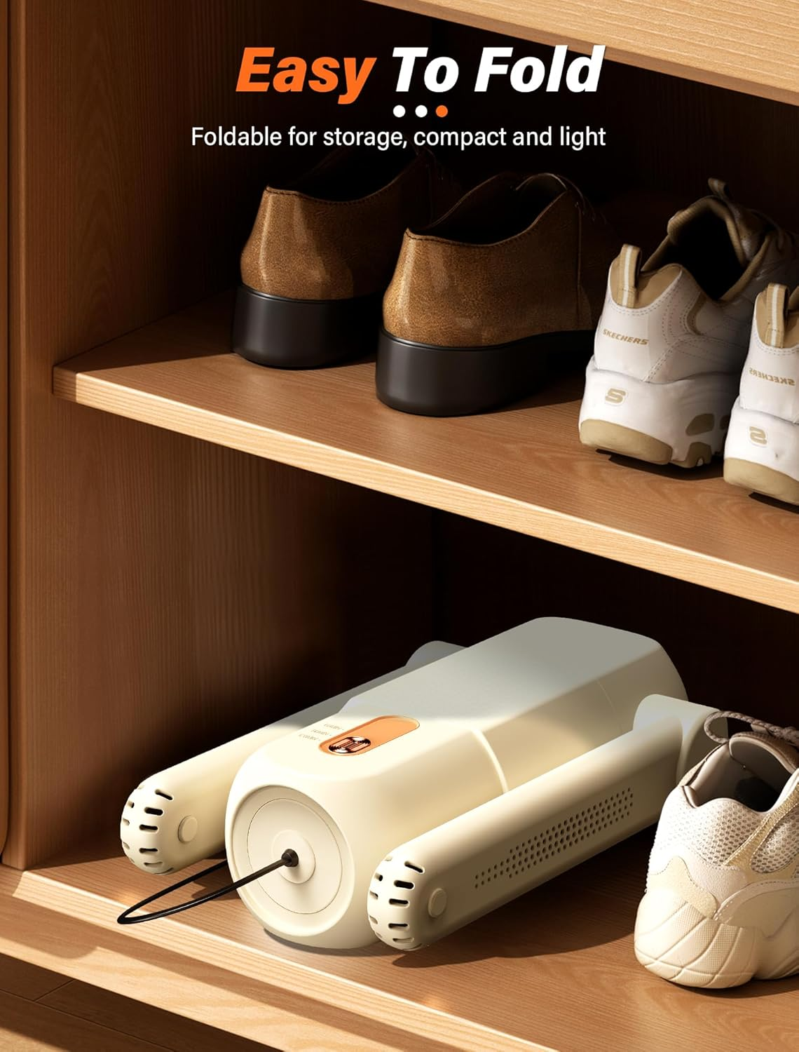 Ein Schuhtrocknungsgerät wird in einem Holzschrank mit Schuhen gezeigt. Der Text lautet: Einfach zu falten, faltbar zur Aufbewahrung, kompakt und leicht.