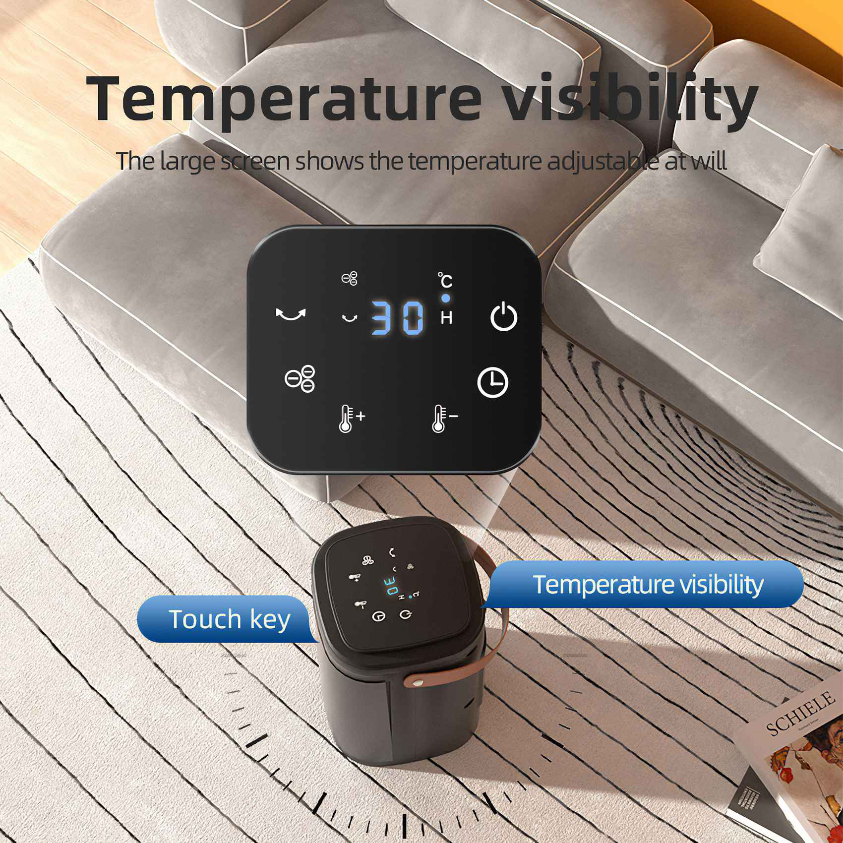 Eine Heißluftfritteuse mit Digitalanzeige zur Temperatur. Textetiketten: Touch-Taste, Temperaturanzeige. Hintergrund: Sofa und Teppich.
