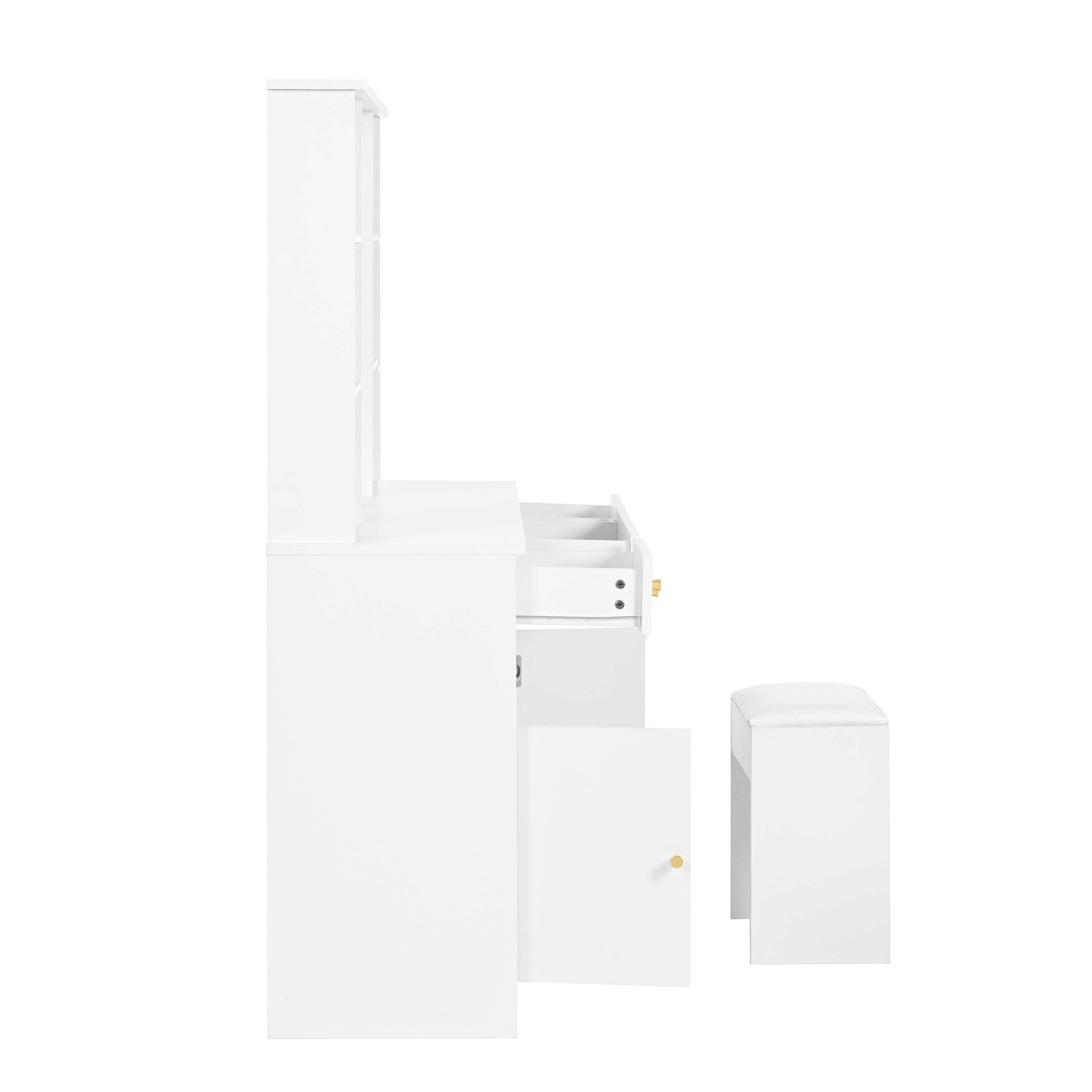 Weißer Schminktisch mit offener Schublade und Schrank, Hocker rechts. Weißer Hintergrund.