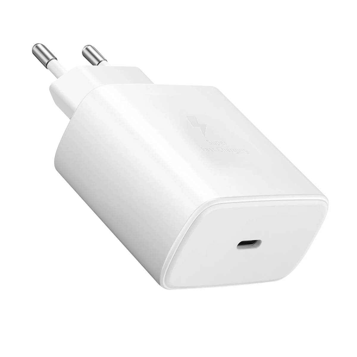 Un adattatore di ricarica rapida Samsung bianco con due spine. Ha una porta USB-C e un logo a fulmine.