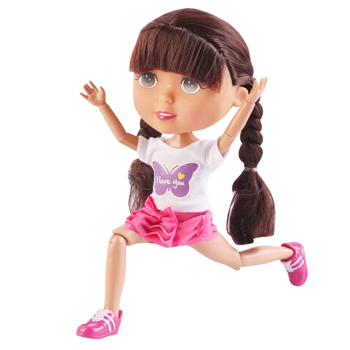 Eine Puppe mit braunen Zöpfen und Pony, trägt ein weißes Shirt mit Schmetterling, pinkfarbenen Rock und Schuhen, rennt.