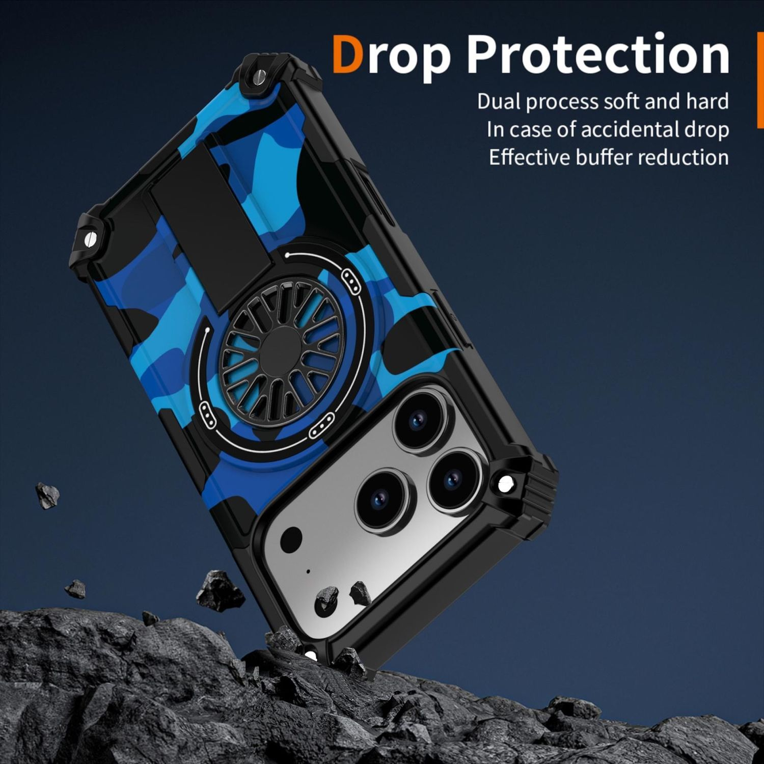 Eine Handyhülle mit blauem Tarnmuster ist geneigt dargestellt. Sie ist mit Drop Protection beschriftet. Felsen sind im Vordergrund.
