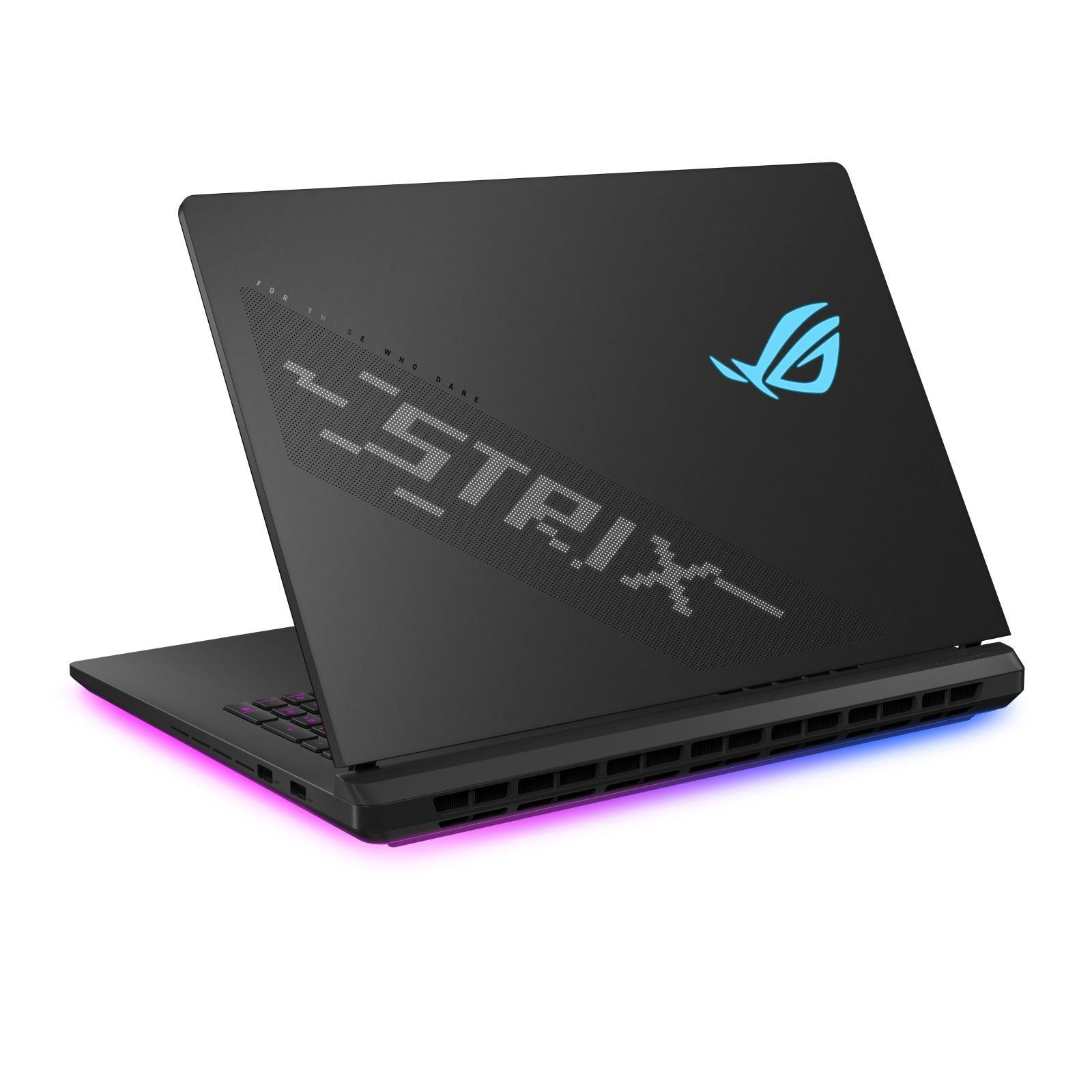 Czarny laptop z logo Strix na pokrywie, otwarty. Podświetlana klawiatura i świecące krawędzie.