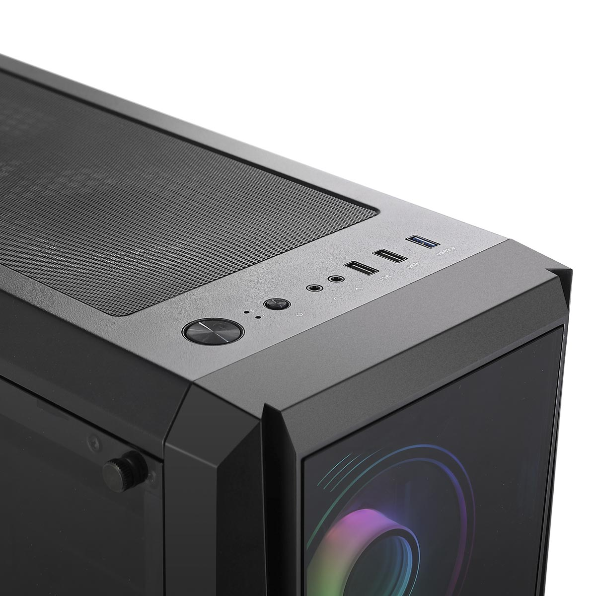 Una caja de computadora negra y gris. Panel superior con botón de encendido, puertos USB y malla. Panel frontal con lateral de vidrio.