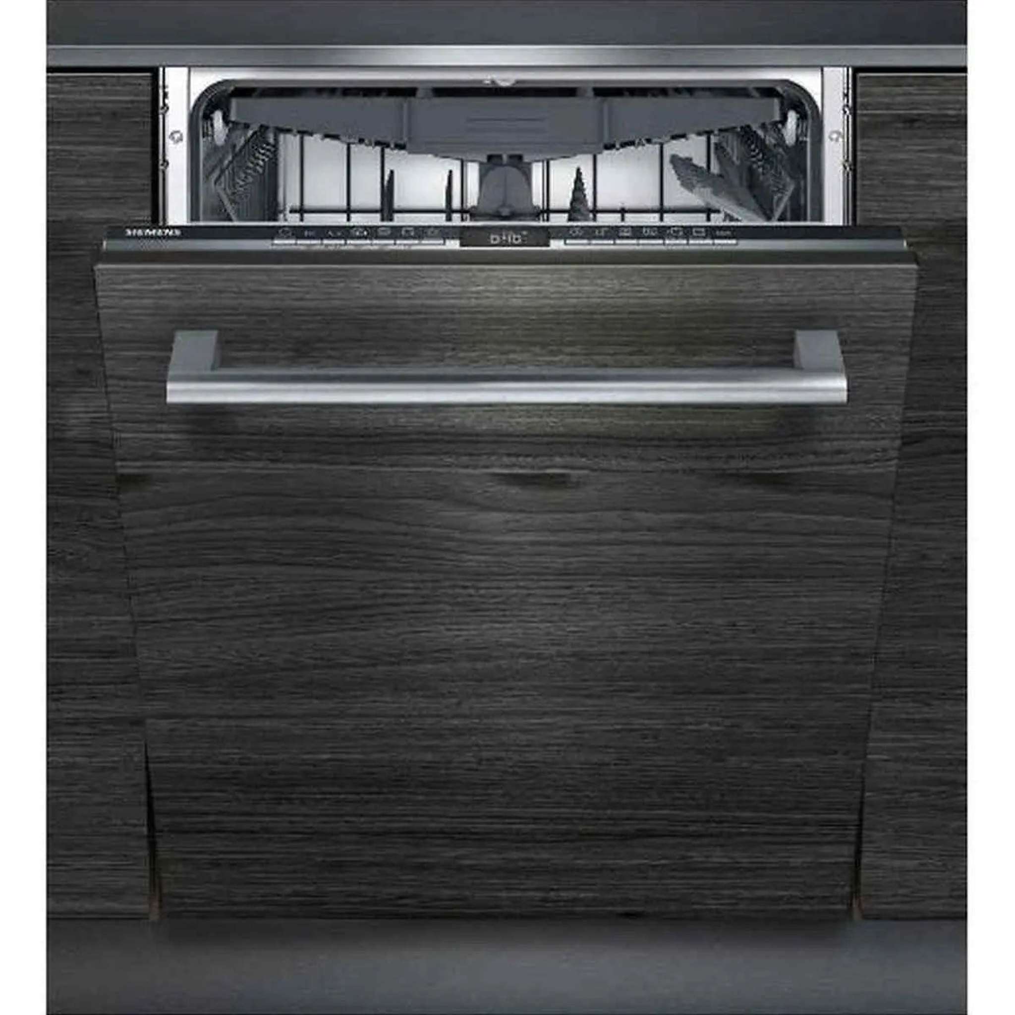 Lave-vaisselle avec porte ouverte. Finition bois foncé avec poignée argentée. Racks intérieurs visibles.