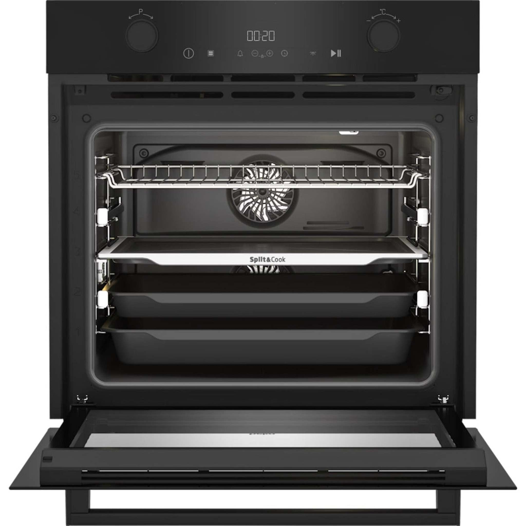 Un four noir avec la porte ouverte. À l'intérieur, il y a des plateaux, un ventilateur et le logo 'Split&Cook'.