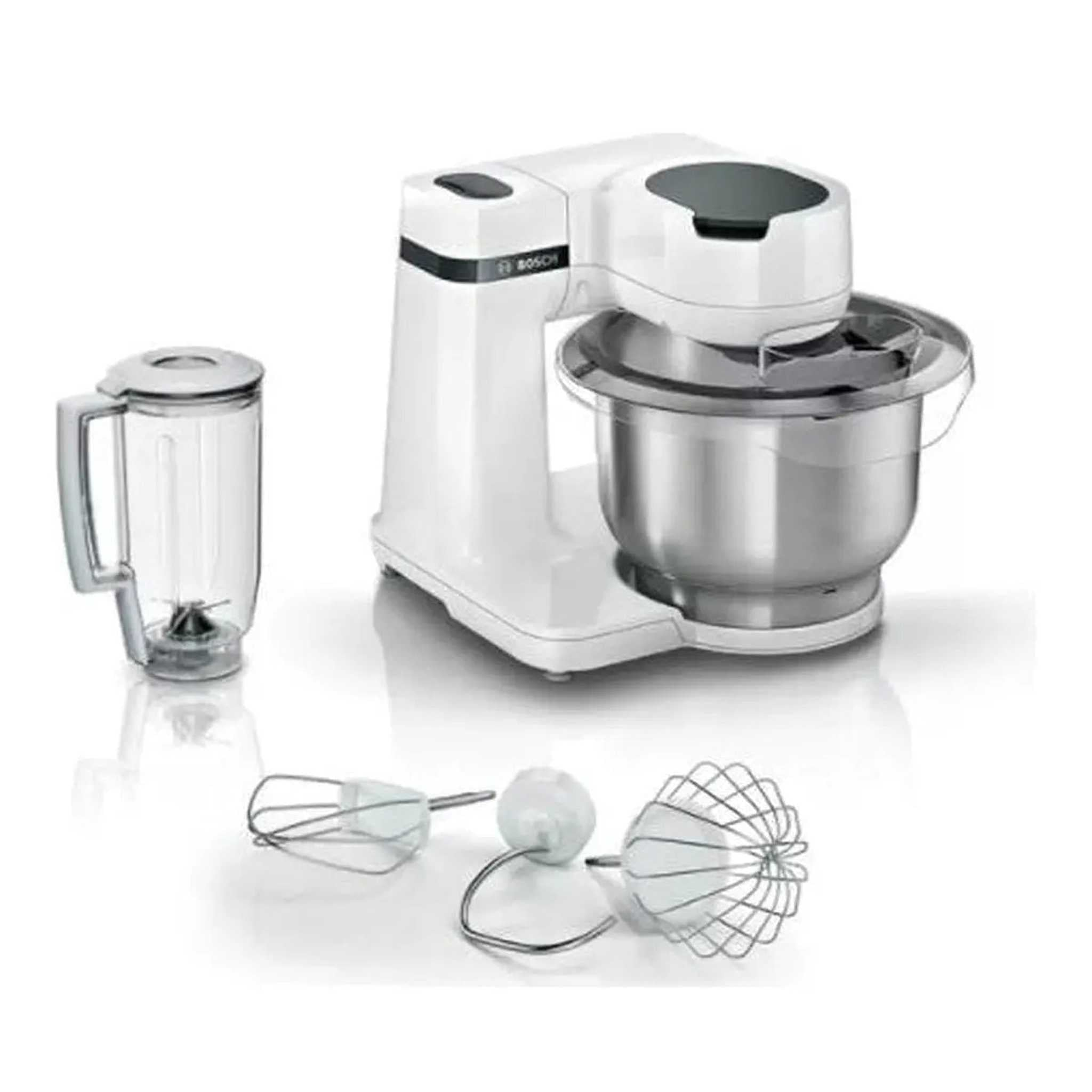 Een witte Bosch keukenmachine met blender en opzetstukken. Voorgrond: blender. Achtergrond: machine en kom, plus garde-opzetstukken.