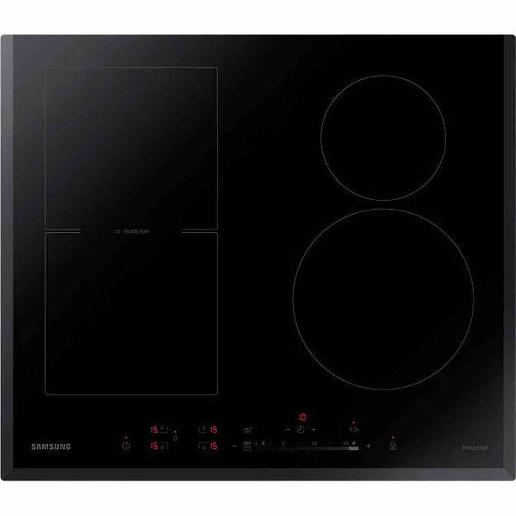 Zwarte Samsung inductiekookplaat. Het heeft vier kookzones en een bedieningspaneel met digitale displays en aanraakbediening.