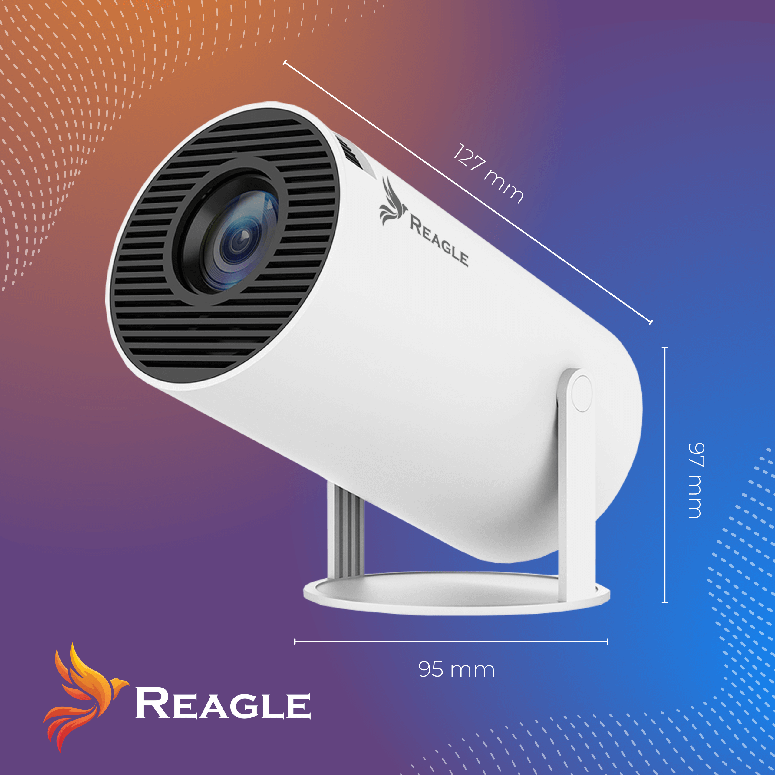 Biały projektor Reagle, o długości 127 mm, wysokości 97 mm i szerokości 95 mm. Jest na stojaku. Tło jest pomarańczowe i niebieskie.