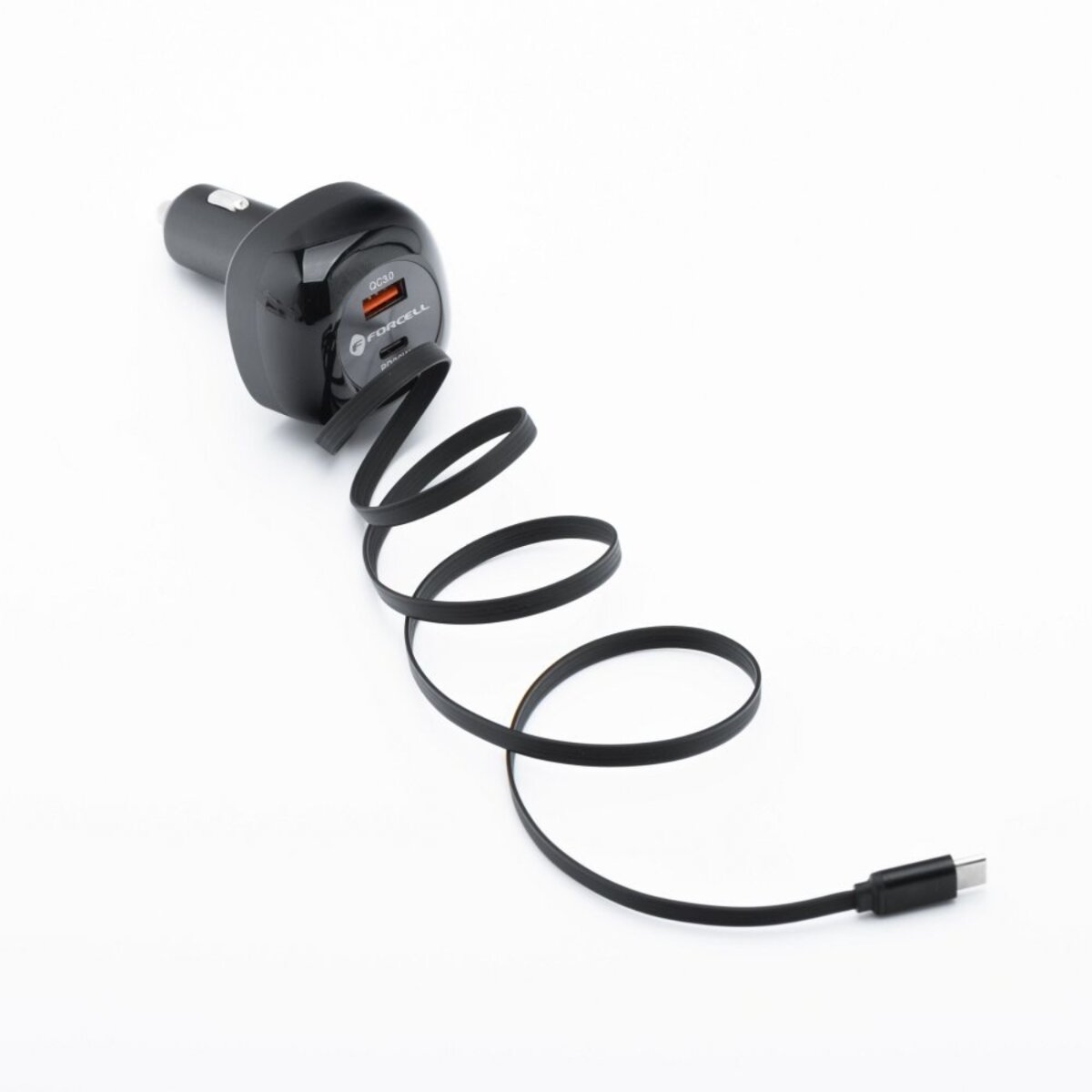 Un chargeur de voiture noir avec un câble enroulé et un connecteur USB-C, sur une surface blanche. Le chargeur a le logo 'FORCELL'.