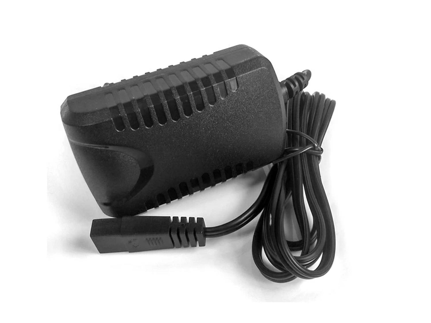 Czarny zasilacz z kablem i złączem. Adapter jest prostokątny z żebrami. Kabel jest zwinięty.