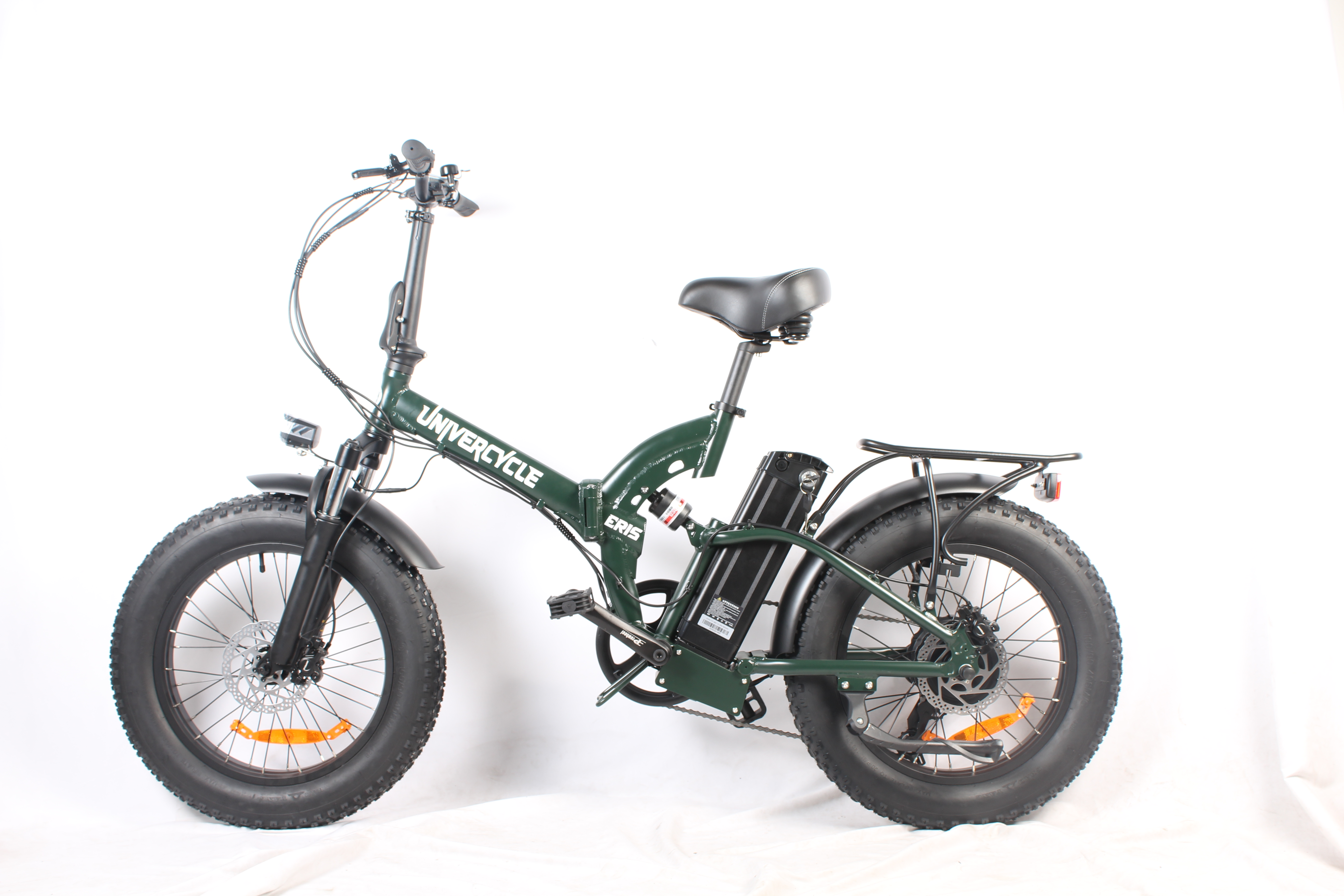 Bicicletta elettrica Unicycle Eris verde con pneumatici neri su sfondo bianco.