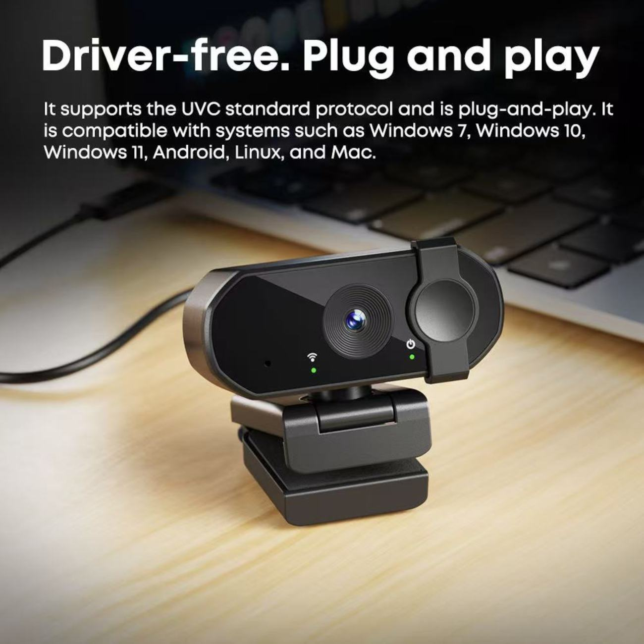 Eine schwarze Webcam steht auf einer Holzoberfläche. Der Text oben lautet: 'Treiberfrei. Plug and play'.