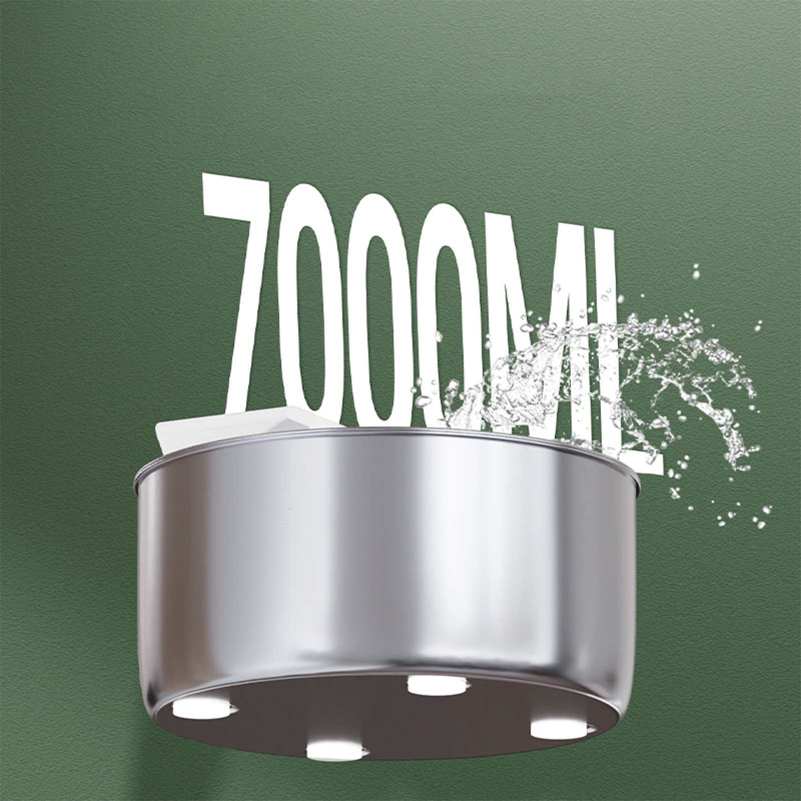Ein silberner Behälter, aus dem Wasser spritzt. Weißer Text '7000ml' steht über dem Behälter auf grünem Hintergrund.