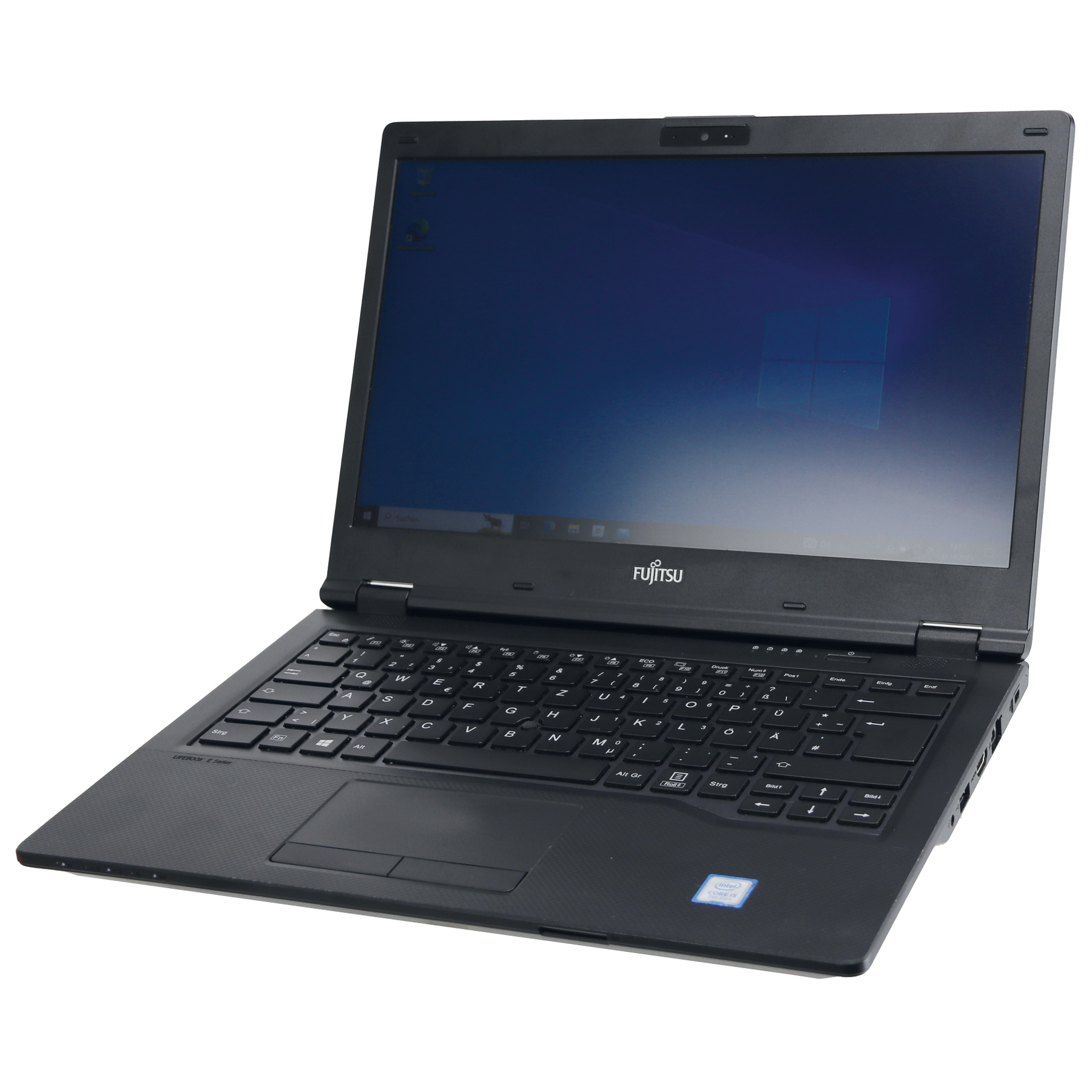 Un laptop Fujitsu nero su sfondo bianco. Lo schermo è acceso e mostra uno sfondo blu di Windows.