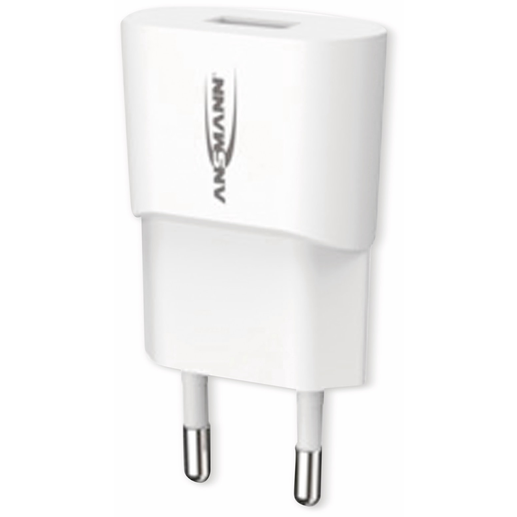 Ein weißes Ansmann USB-Ladegerät mit zwei Stiften. Das Ansmann-Logo ist sichtbar.