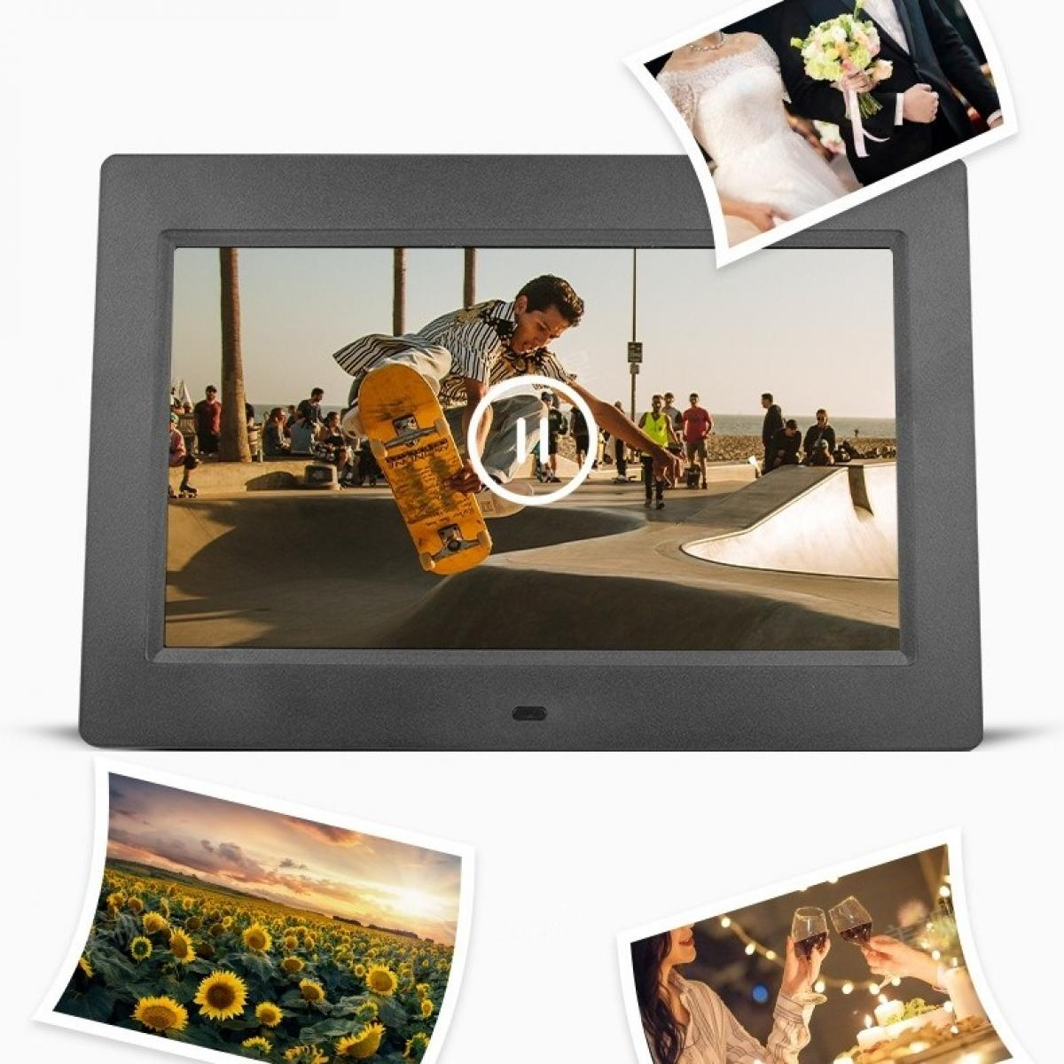 Digitaler Fotorahmen mit einem Skateboarder in einem Skatepark. Andere Fotos zeigen eine Hochzeit, Sonnenblumen und einen Toast.