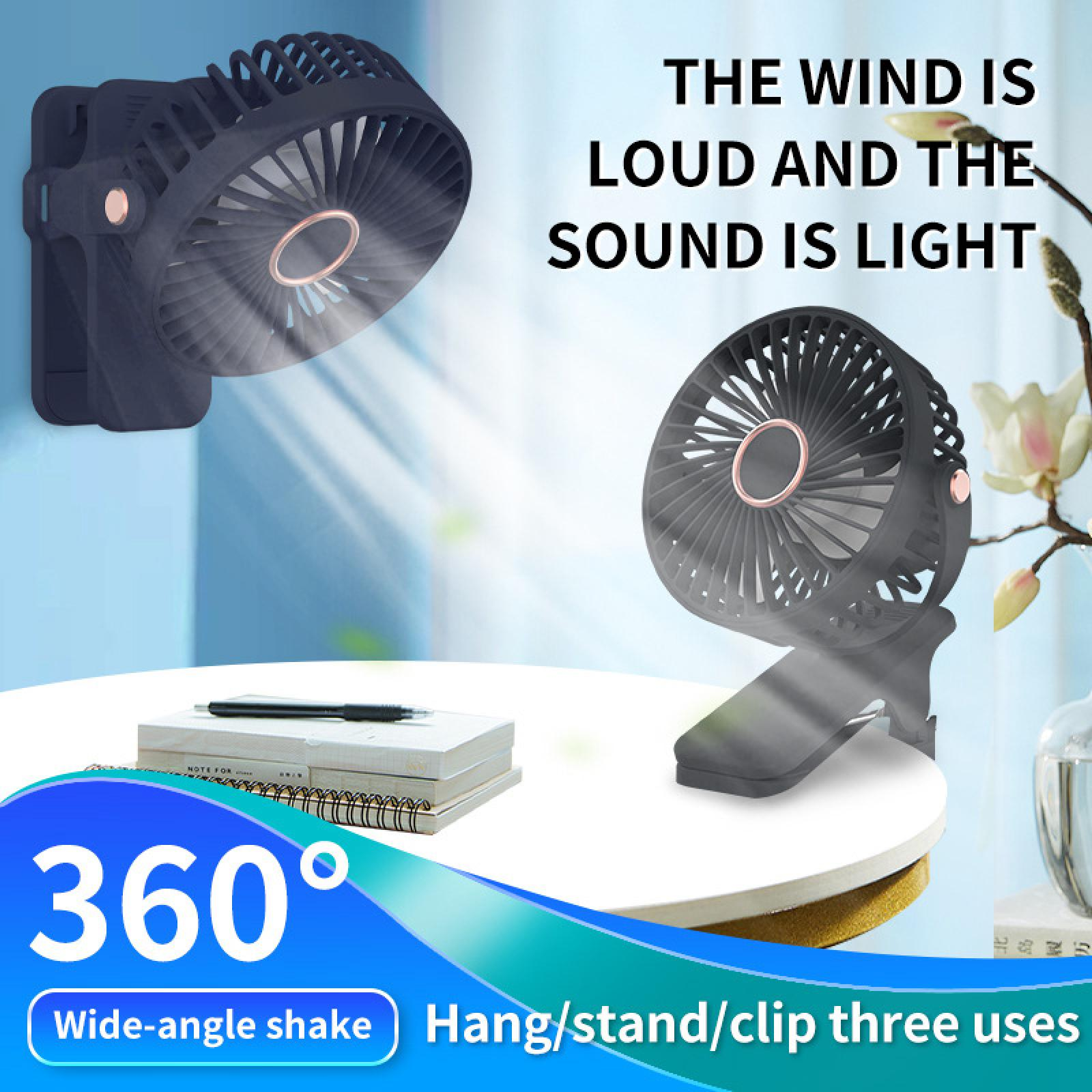 Das Bild zeigt zwei Clip-On-Ventilatoren, einen an einer Wand, den anderen auf einem Tisch mit Büchern. Text: Der Wind ist laut und der Ton ist leicht.