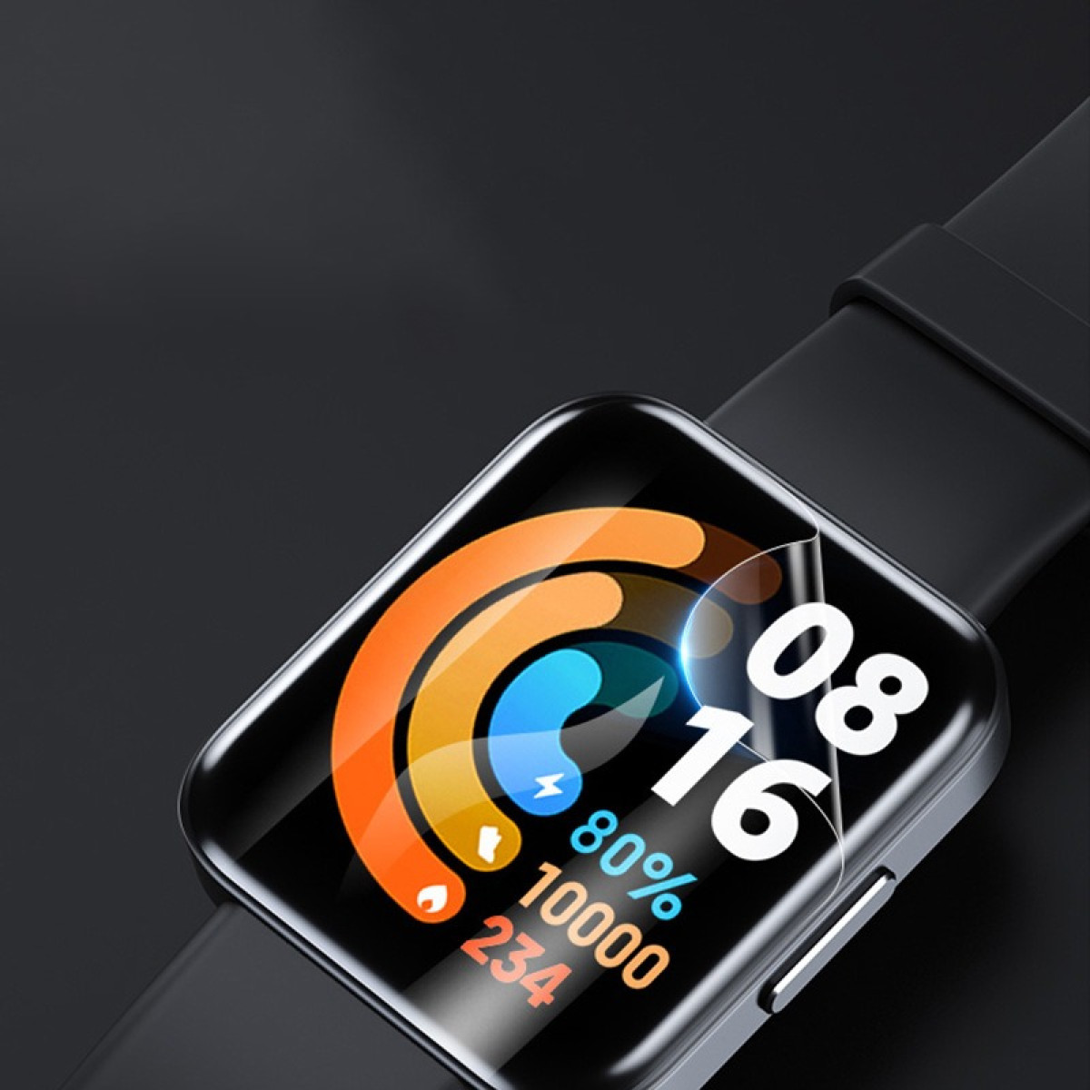 Uno smartwatch mostra ora, anelli di attività, batteria e passi. Ha un cinturino nero e uno schermo lucido su uno sfondo scuro.