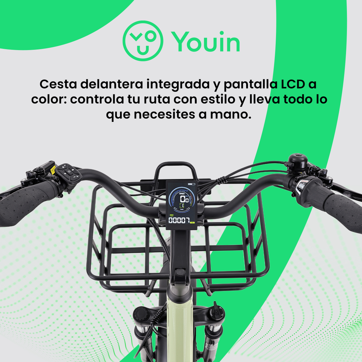 Primer plano del manillar de una bicicleta con cesta delantera integrada y pantalla LCD. Fondo verde y blanco.