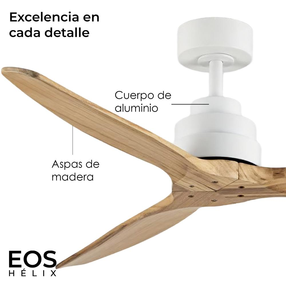 Primer plano de un ventilador de techo. Tiene aspas de madera y un cuerpo de aluminio blanco. La marca 'EOS HELIX' está abajo a la izquierda.