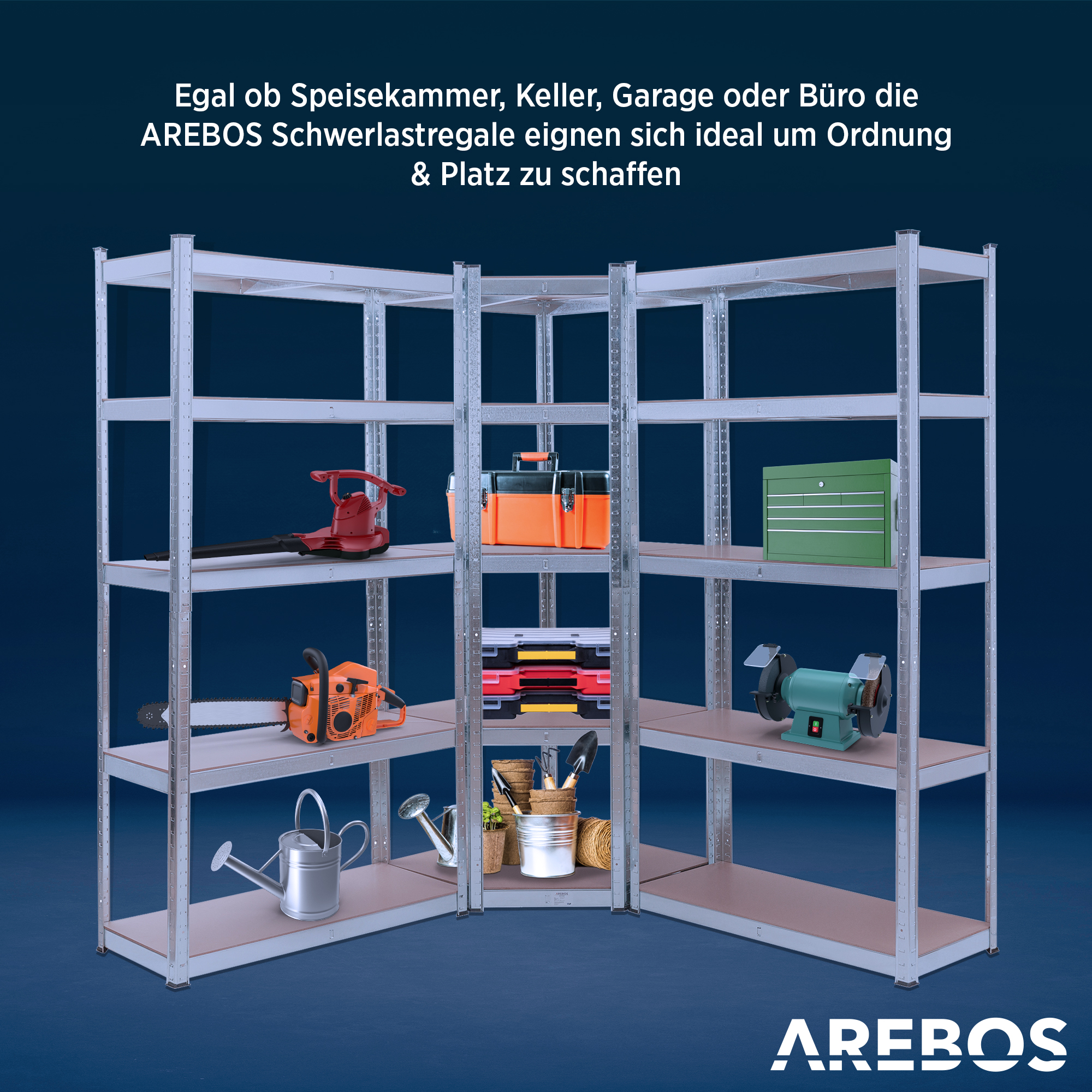 Metallregale mit Werkzeugen. Enthält Kettensäge, Gebläse, Werkzeugkasten, Schleifer und Gießkannen. Text: AREBOS Schwerlastregale.