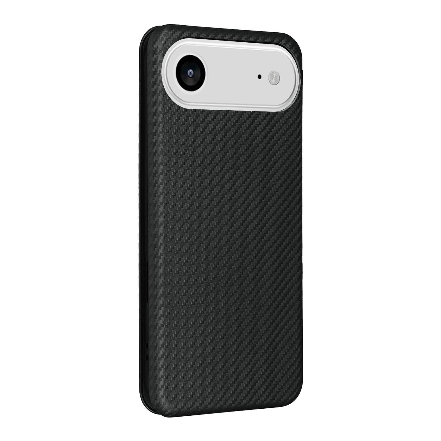 Un teléfono negro con textura de fibra de carbono. Tiene una cámara y un pequeño punto en una sección superior blanca.