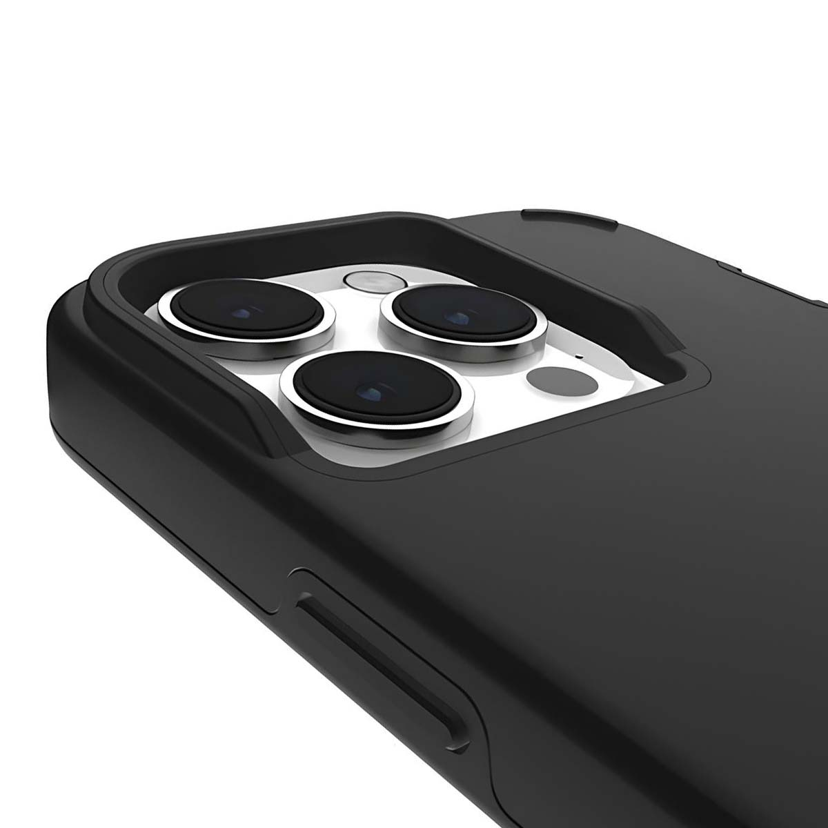 Primo piano di una custodia nera per telefono con tre obiettivi della fotocamera visibili. Gli obiettivi hanno anelli argentati e sfondo bianco.